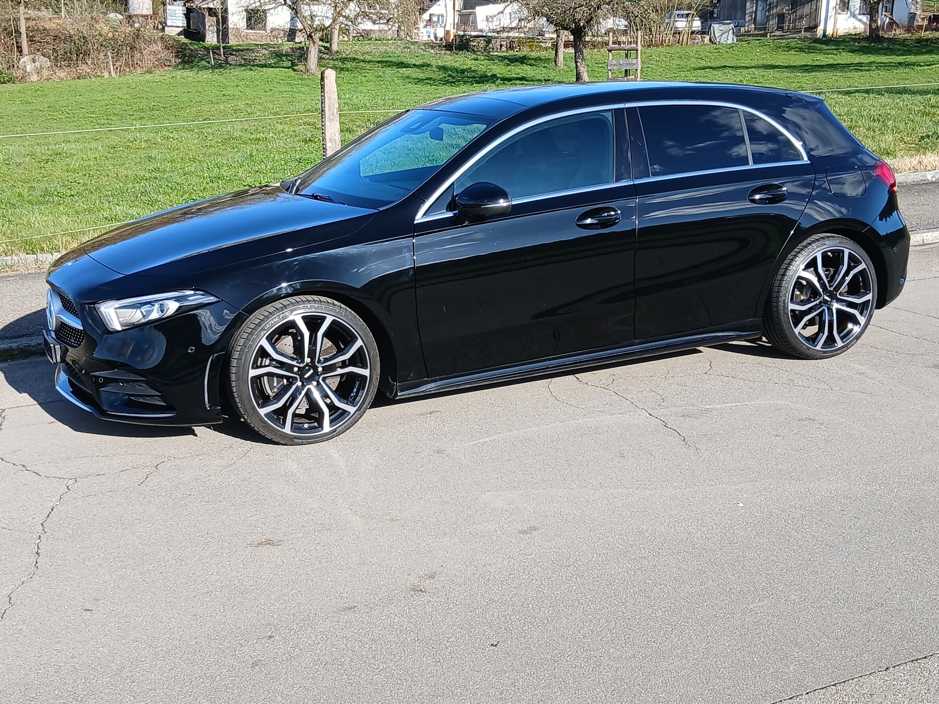 MERCEDES-BENZ A 220 AMG Line 7G-DCT 4Matic-image-1