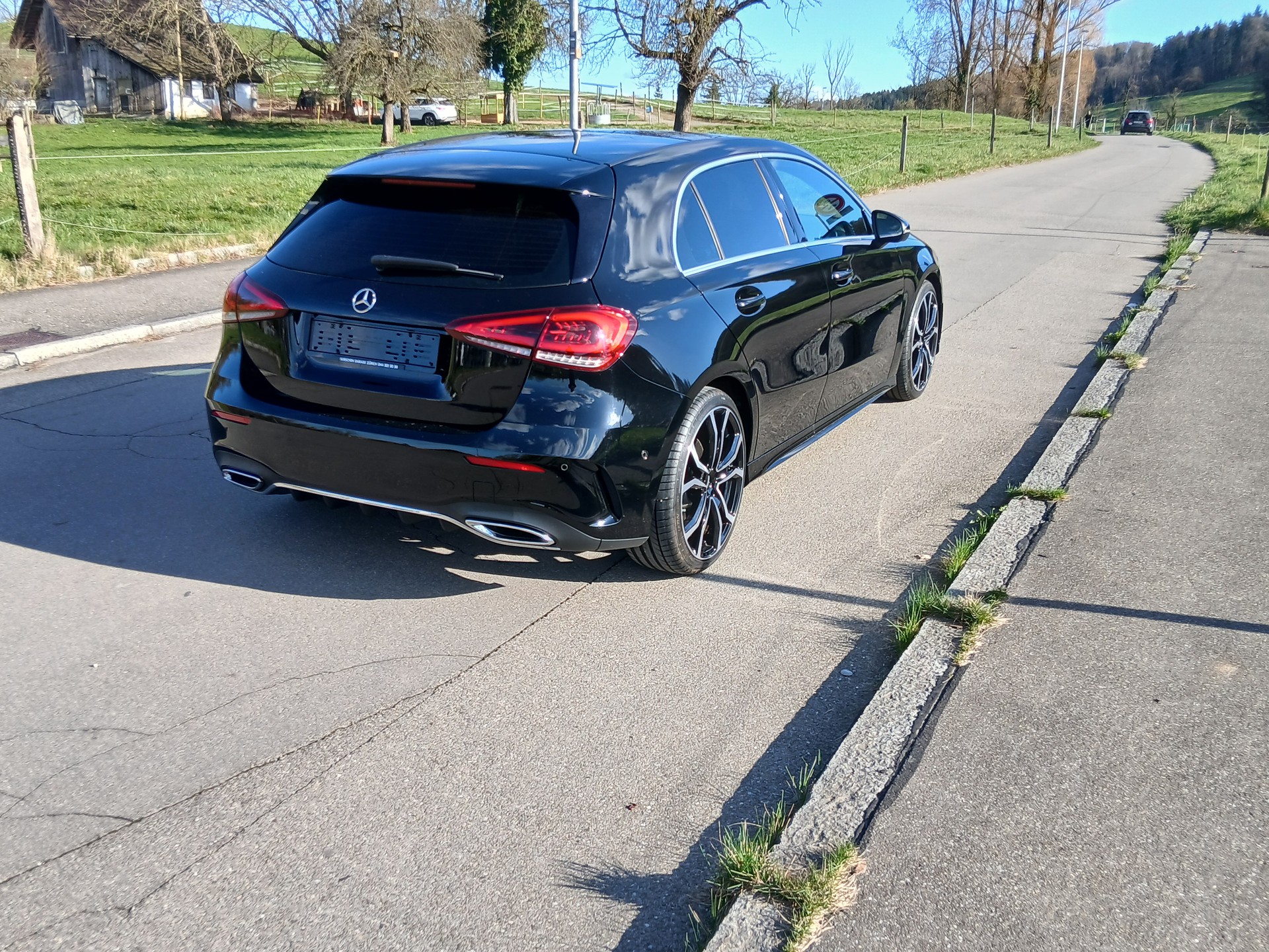 MERCEDES-BENZ A 220 AMG Line 7G-DCT 4Matic-image-2
