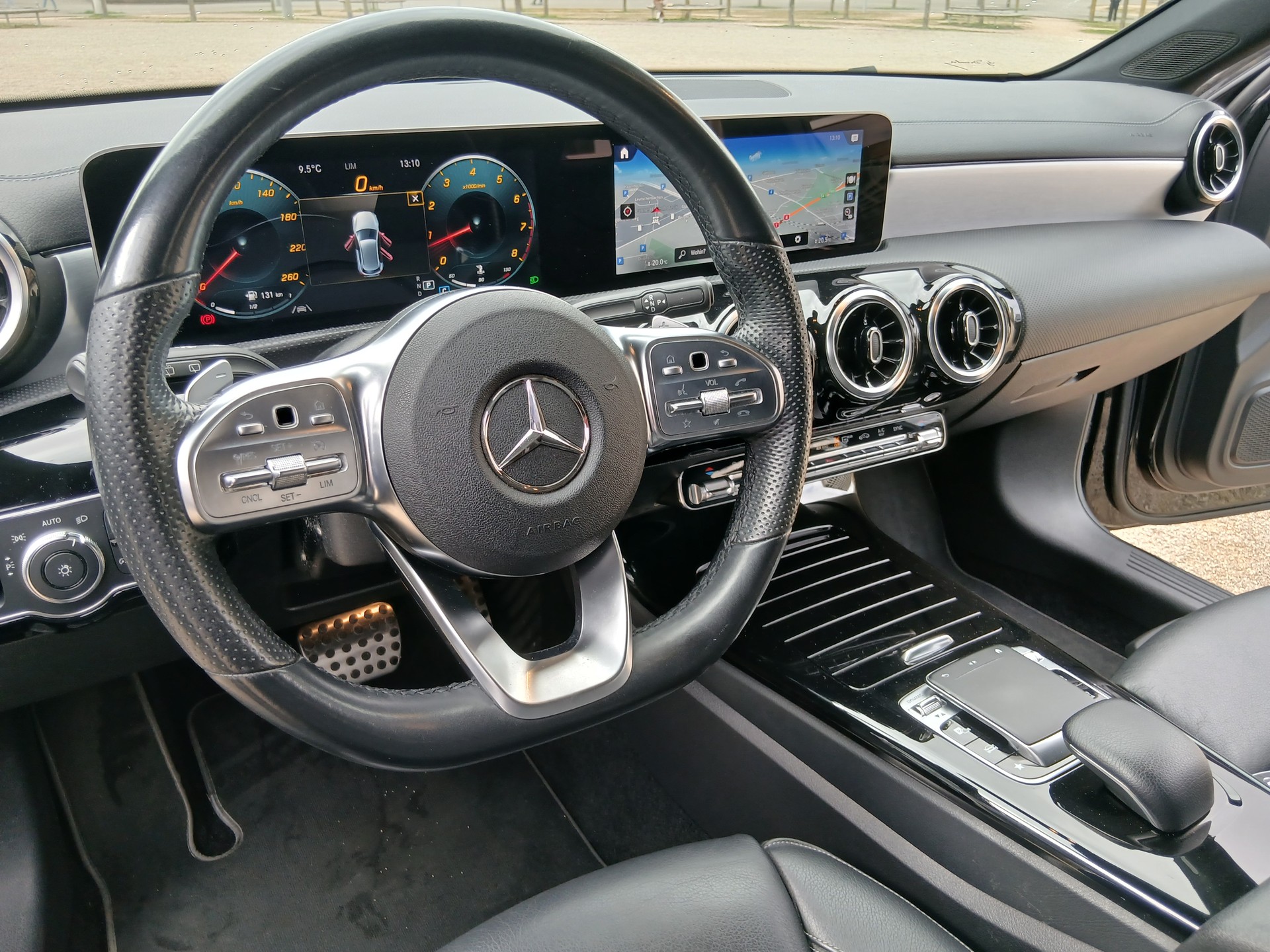 MERCEDES-BENZ A 220 AMG Line 7G-DCT 4Matic-image-5