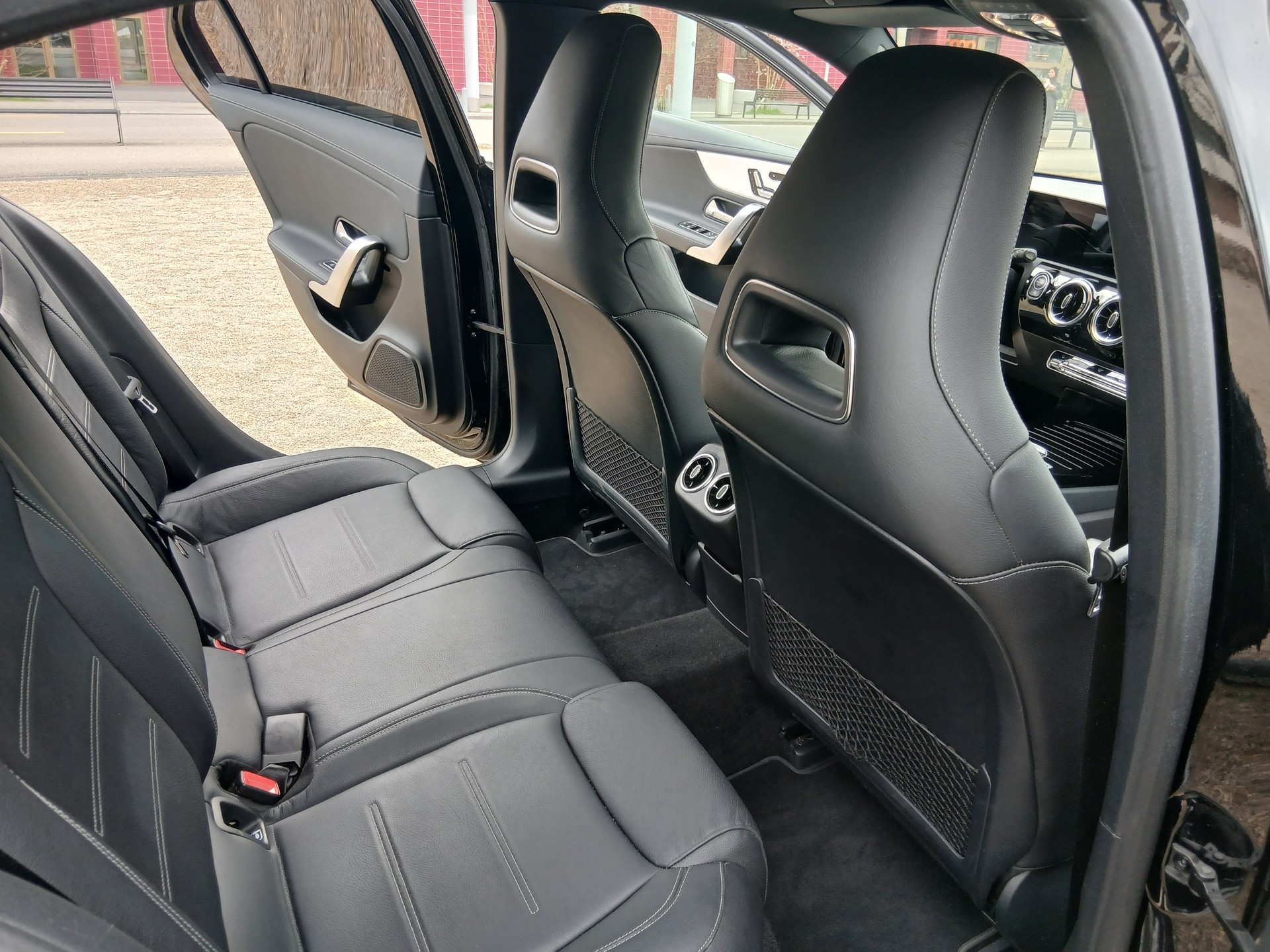 MERCEDES-BENZ A 220 AMG Line 7G-DCT 4Matic-image-7