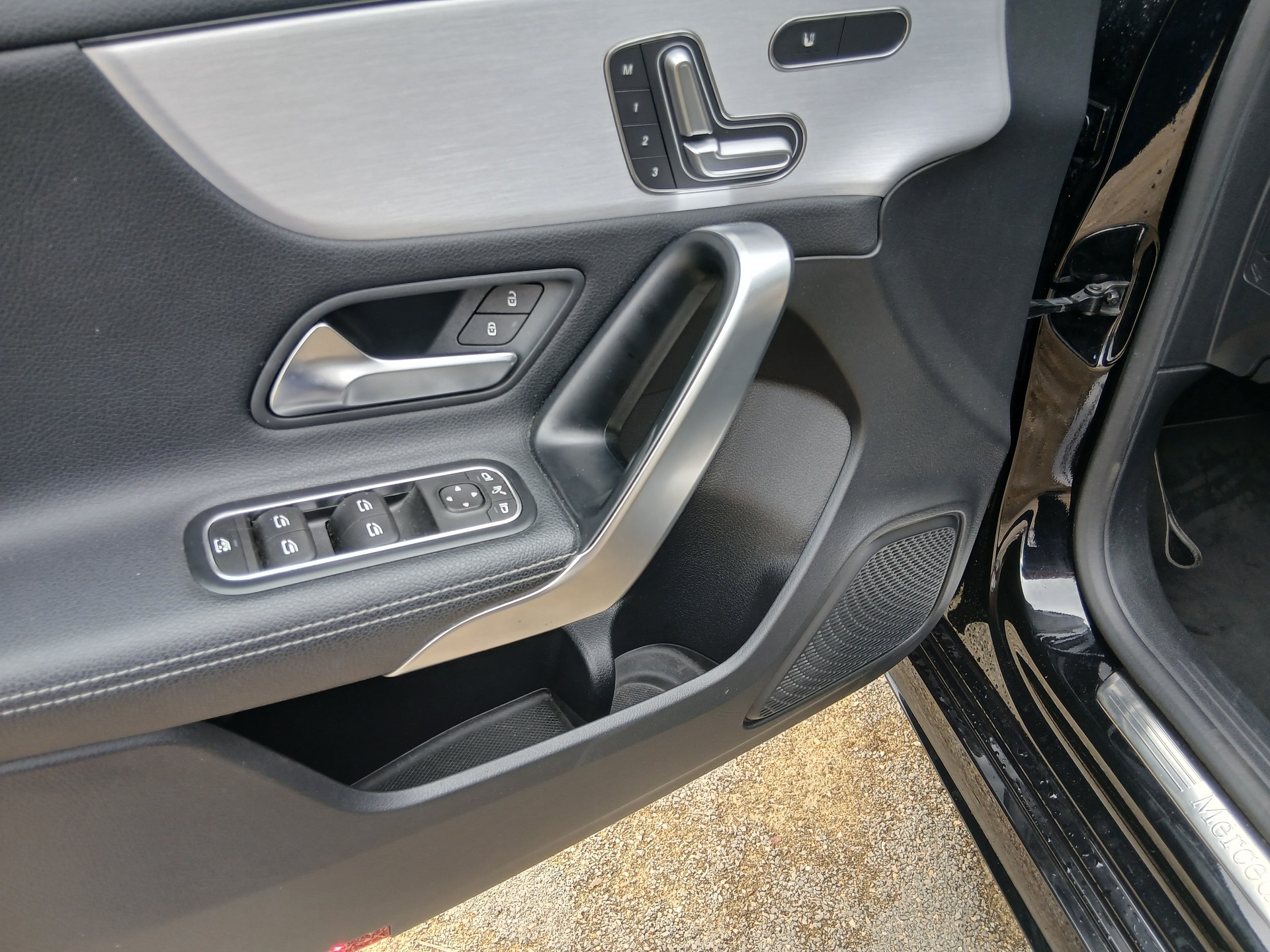 MERCEDES-BENZ A 220 AMG Line 7G-DCT 4Matic-image-8