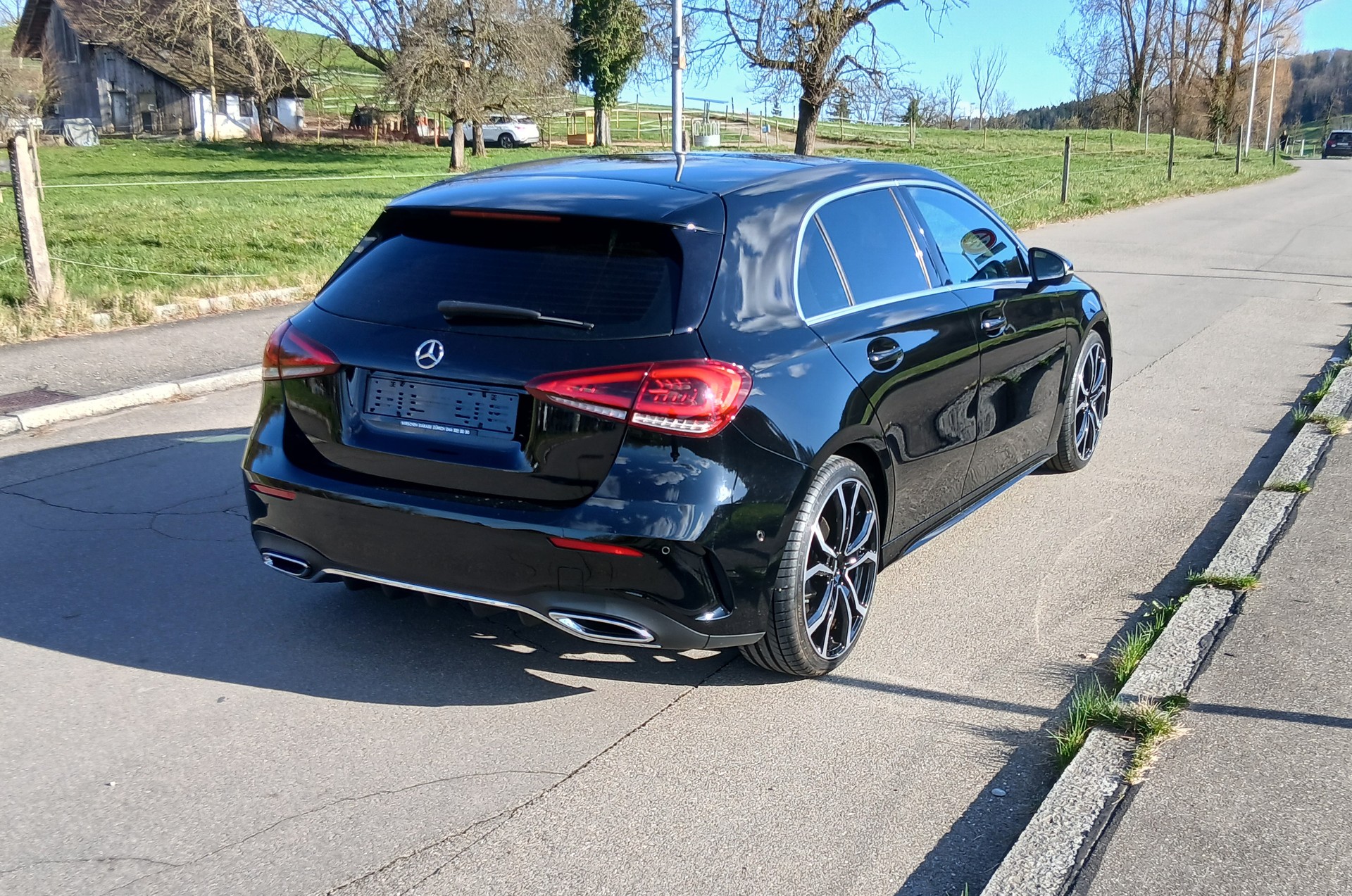 MERCEDES-BENZ A 220 AMG Line 7G-DCT 4Matic-image-2