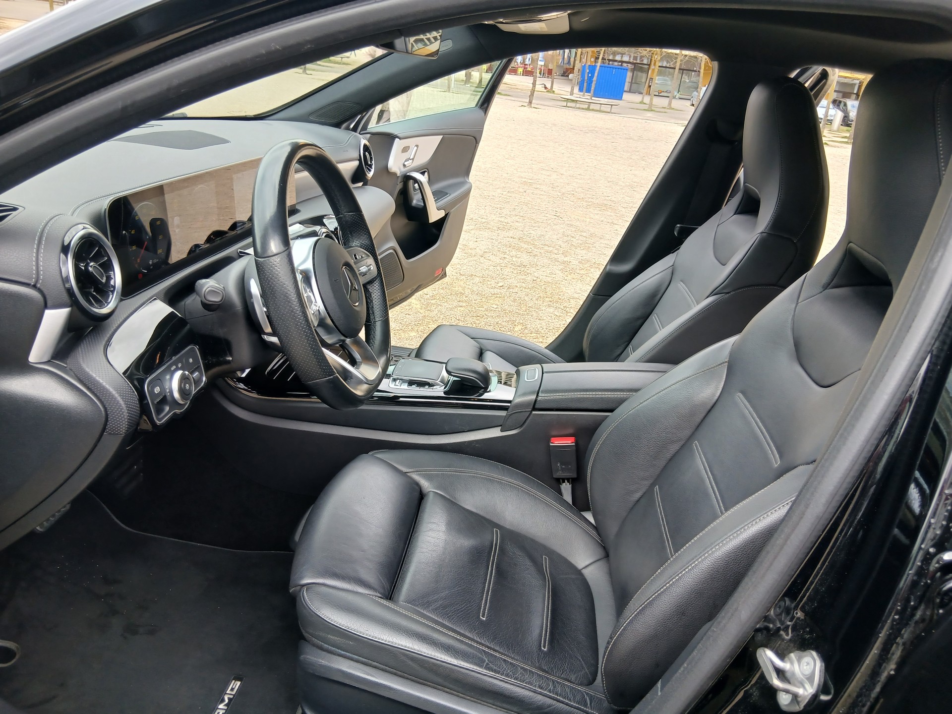 MERCEDES-BENZ A 220 AMG Line 7G-DCT 4Matic-image-4