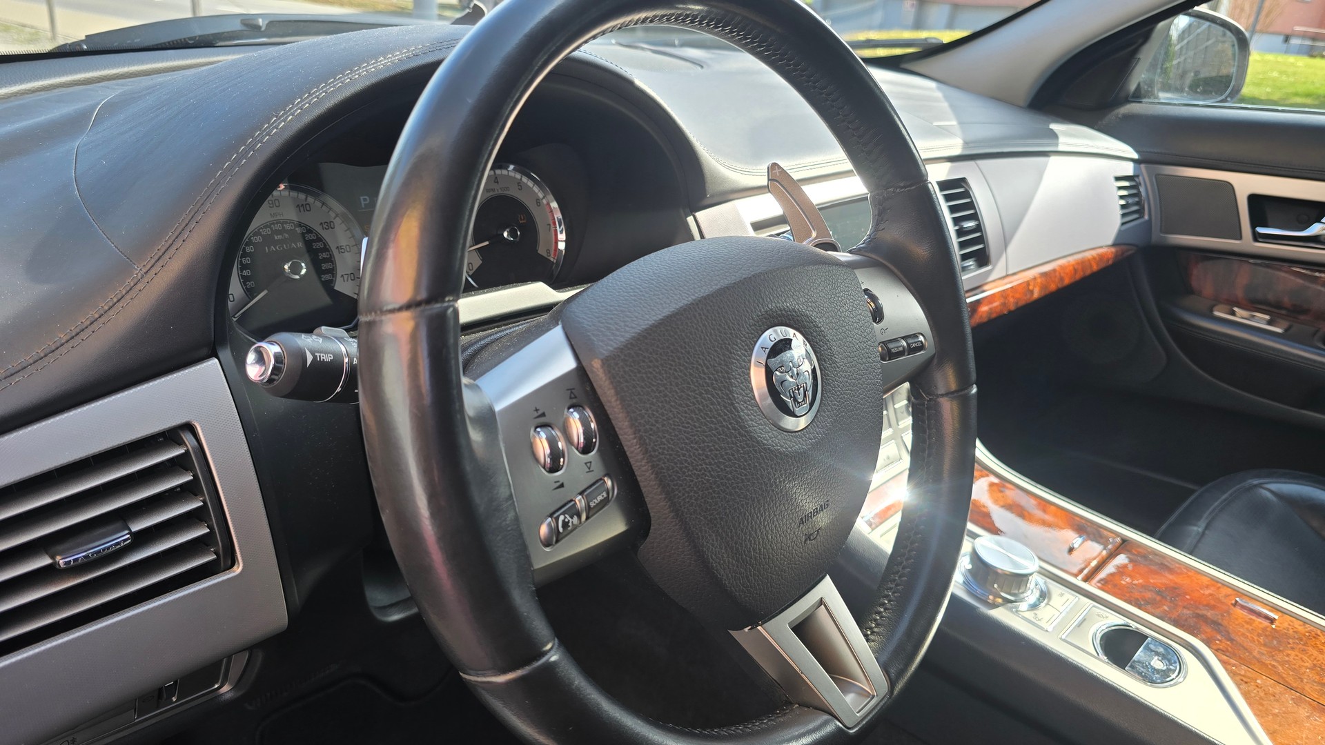 JAGUAR XF 4.2 V8-image-14