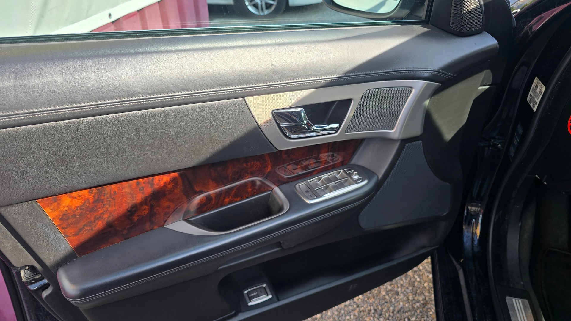 JAGUAR XF 4.2 V8-image-13