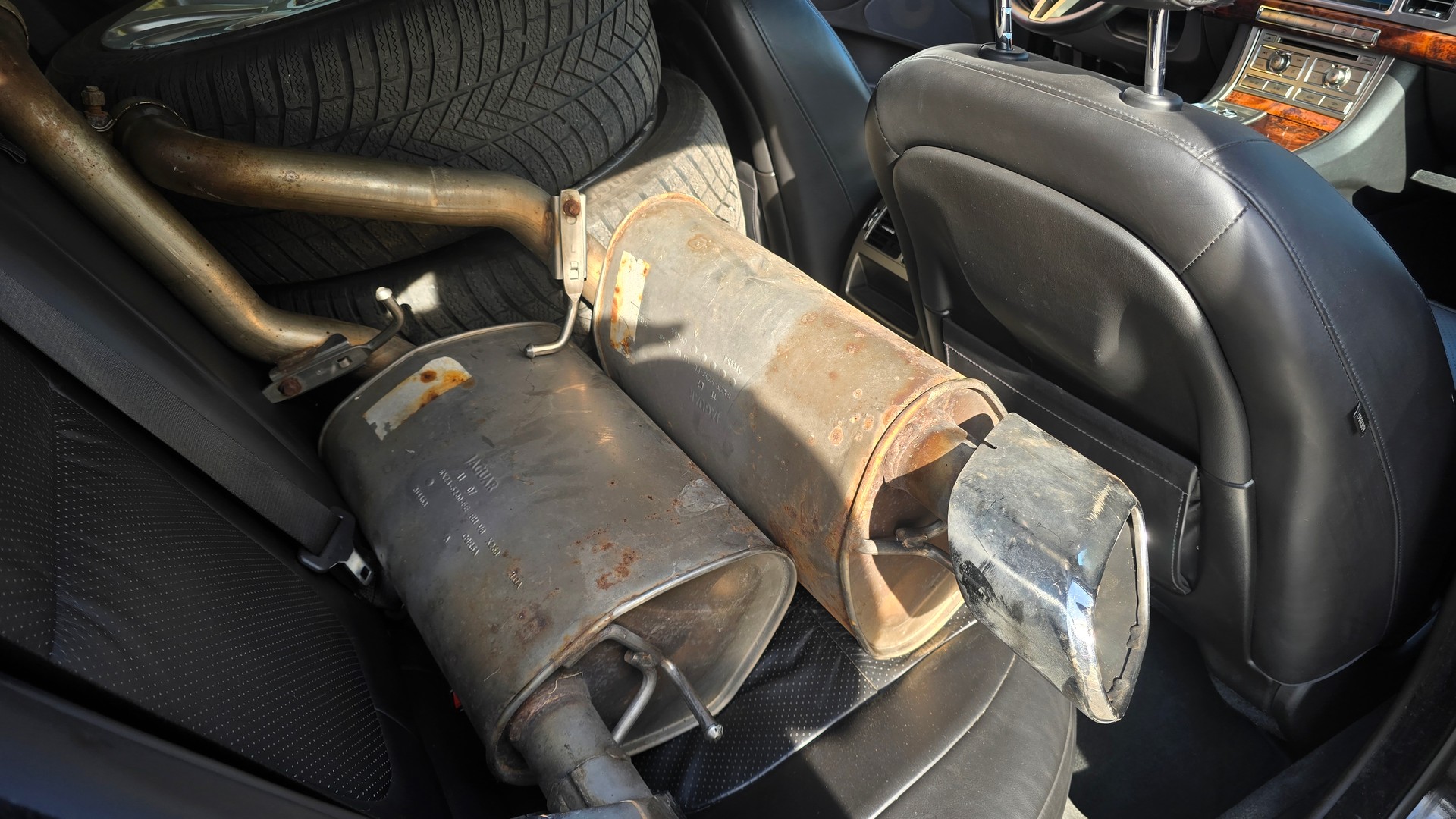 JAGUAR XF 4.2 V8-image-9