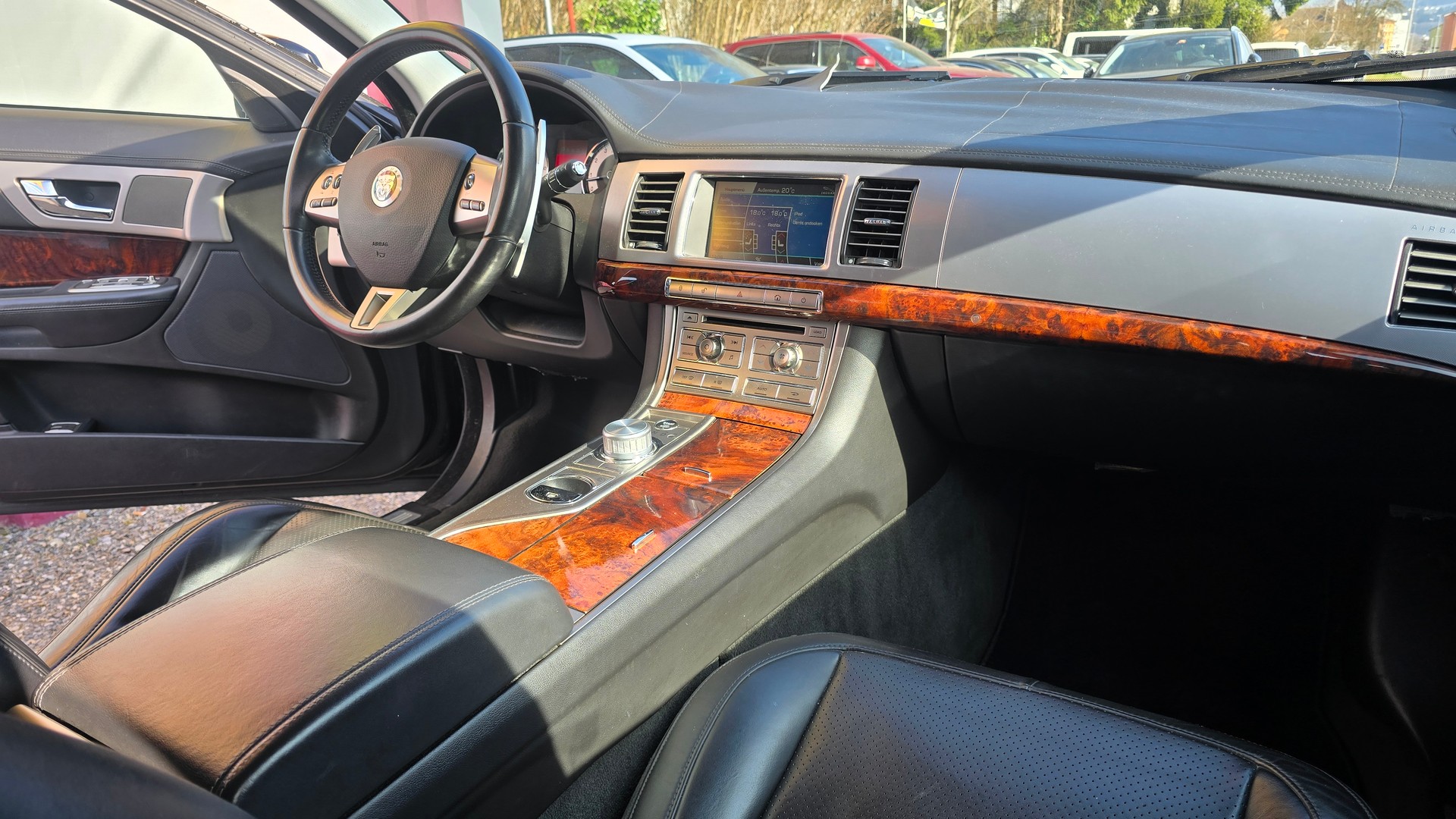 JAGUAR XF 4.2 V8-image-10