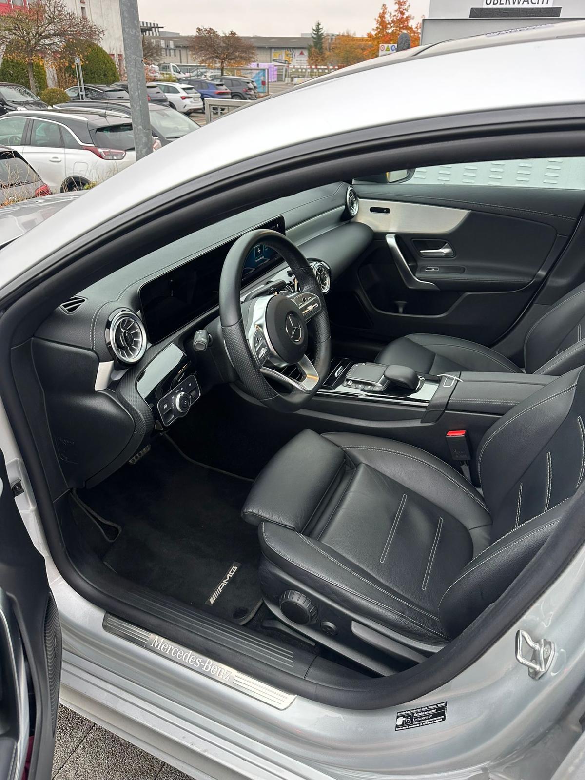 MERCEDES-BENZ CLA 200 AMG Line-image-3