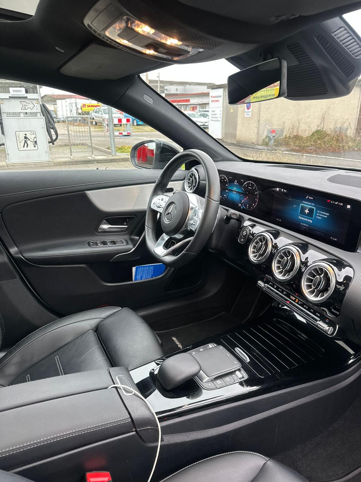 MERCEDES-BENZ CLA 200 AMG Line-image-2