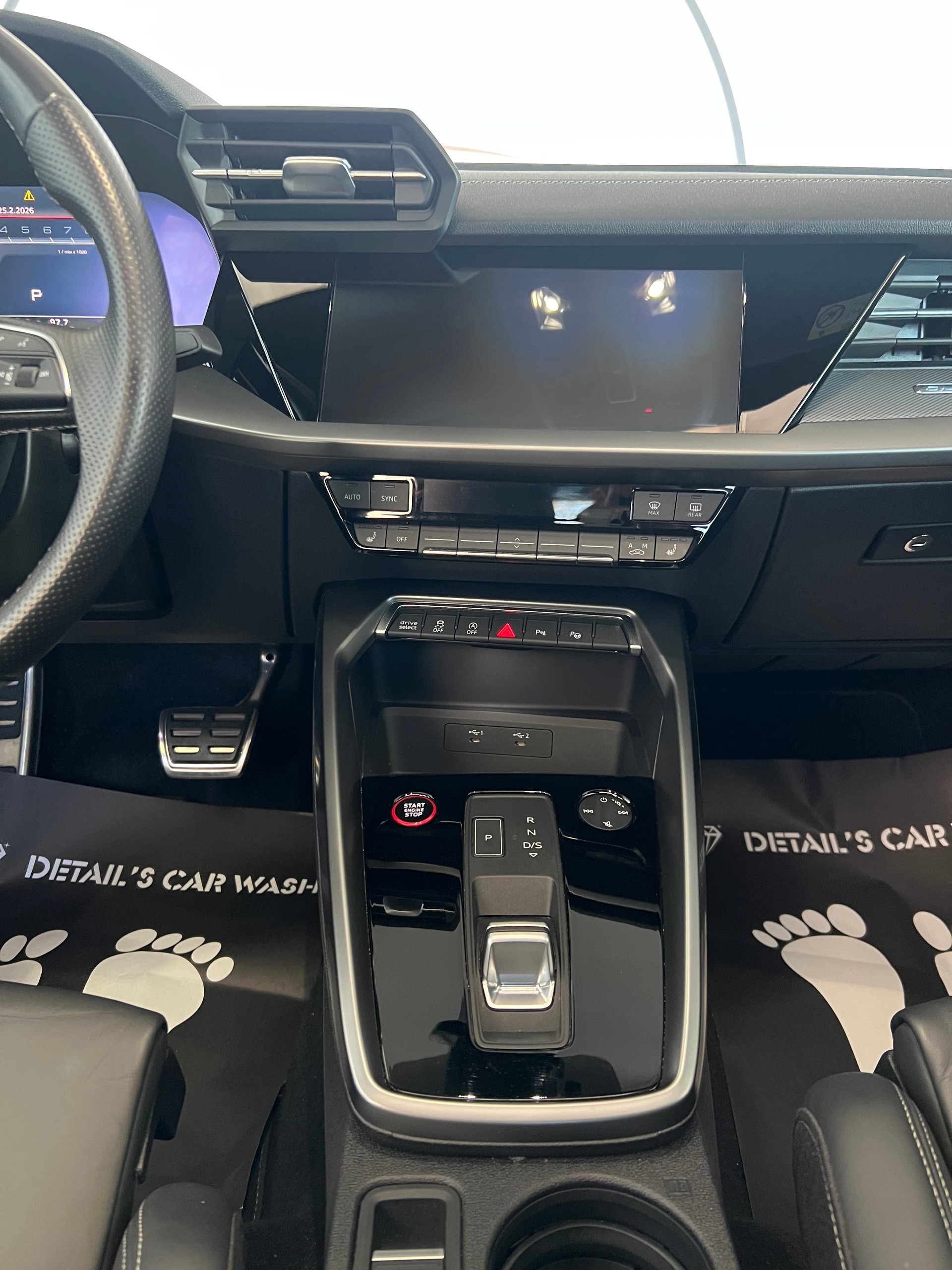 AUDI S3 Limousine 2.0 TFSI quattro S-tronic-image-15