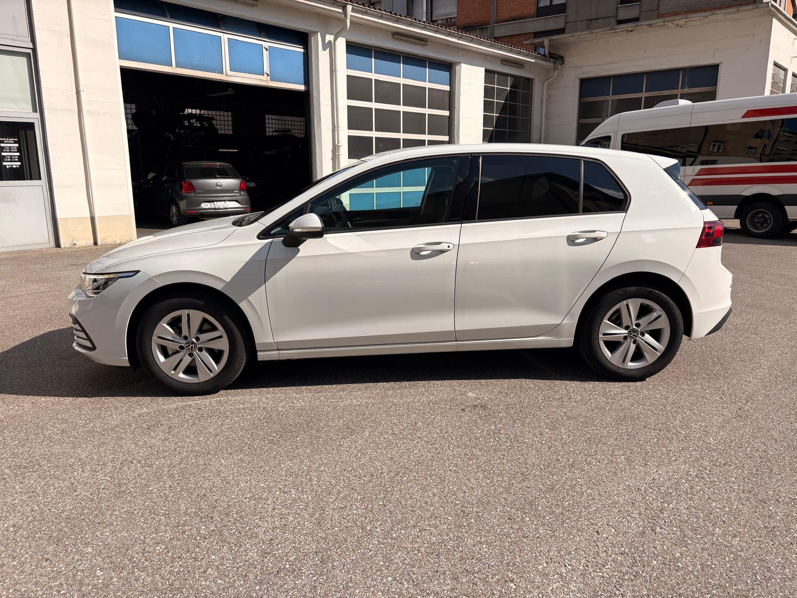 VW Golf 1.0 TSI Life-image-1