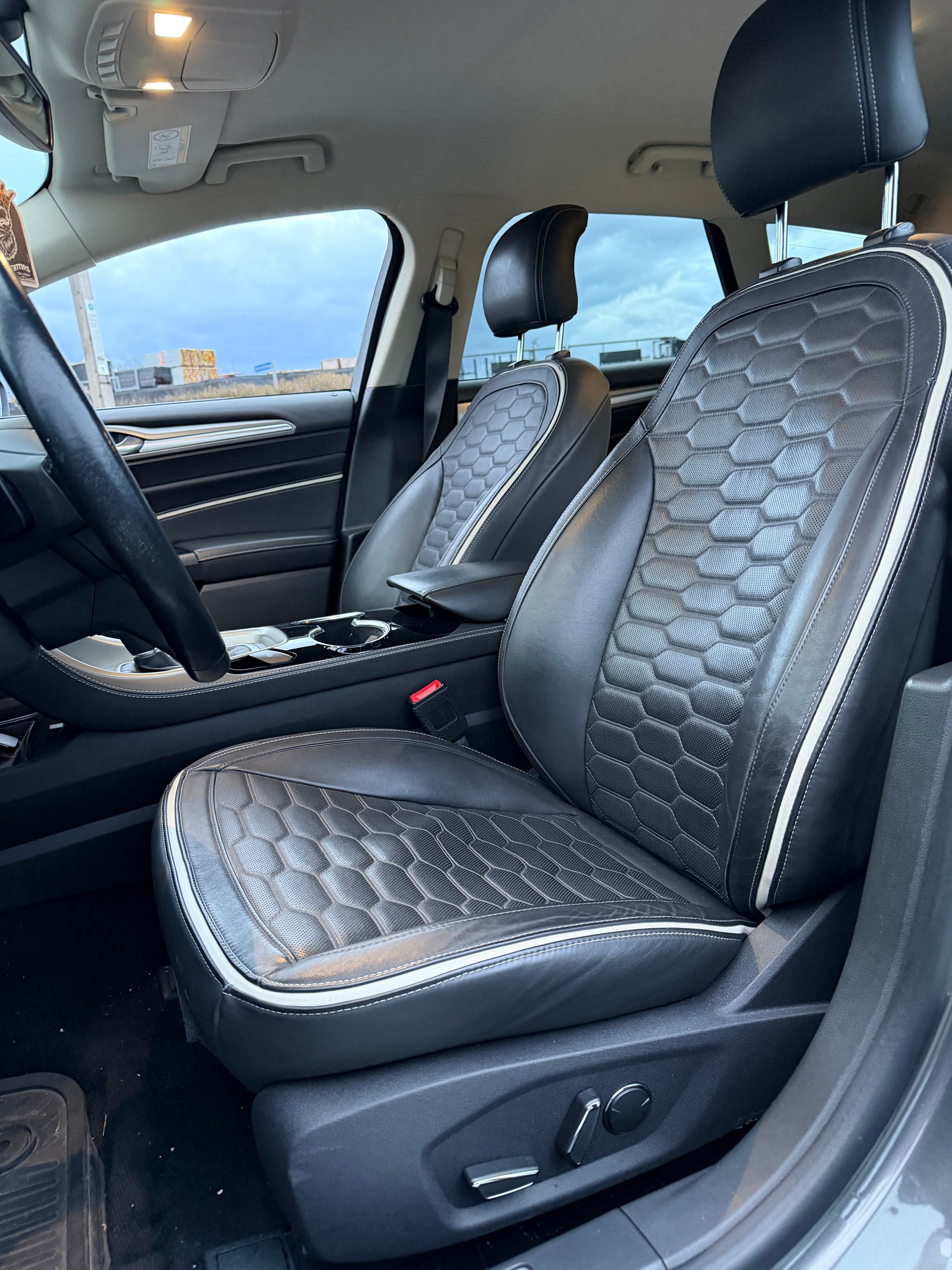 FORD Mondeo 2.0 EcoBoost SCTi Vignale Automatic-image-11