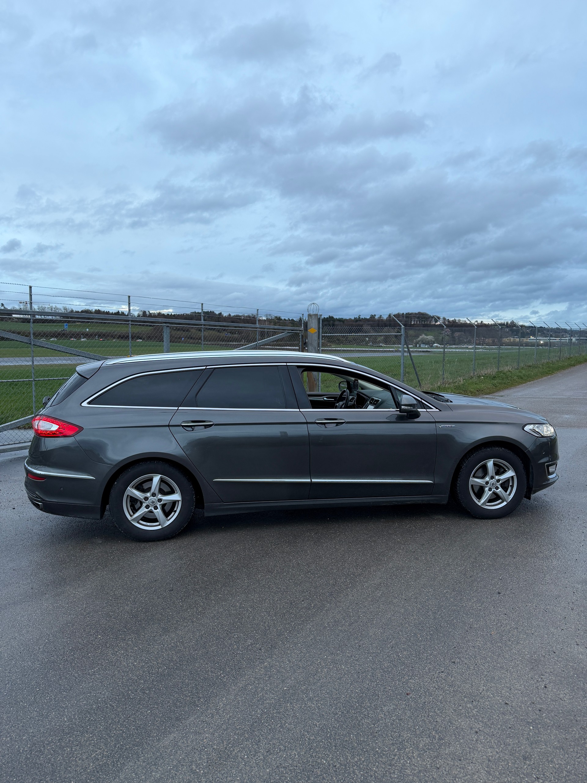 FORD Mondeo 2.0 EcoBoost SCTi Vignale Automatic-image-7