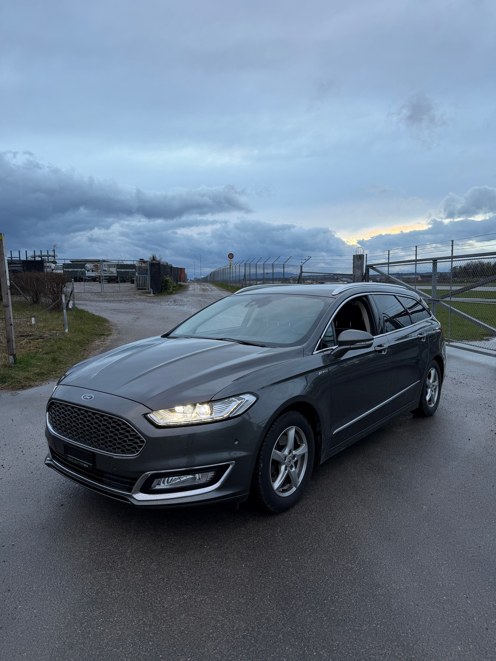 FORD Mondeo 2.0 EcoBoost SCTi Vignale Automatic-image-2
