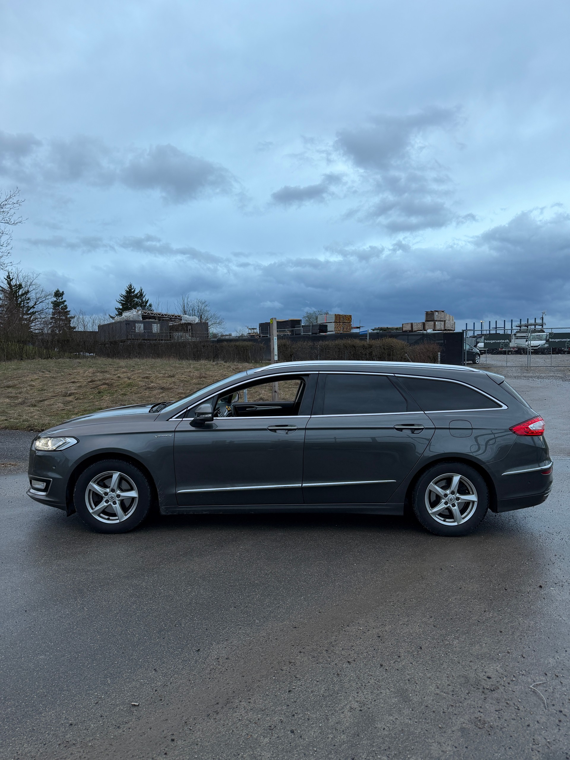 FORD Mondeo 2.0 EcoBoost SCTi Vignale Automatic-image-3