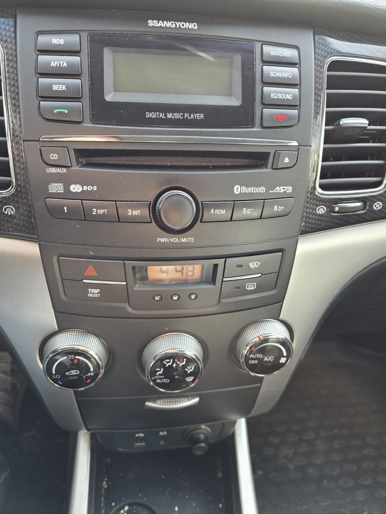 KGM-SsangYong Korando 2.0i Quartz 4WD-image-14