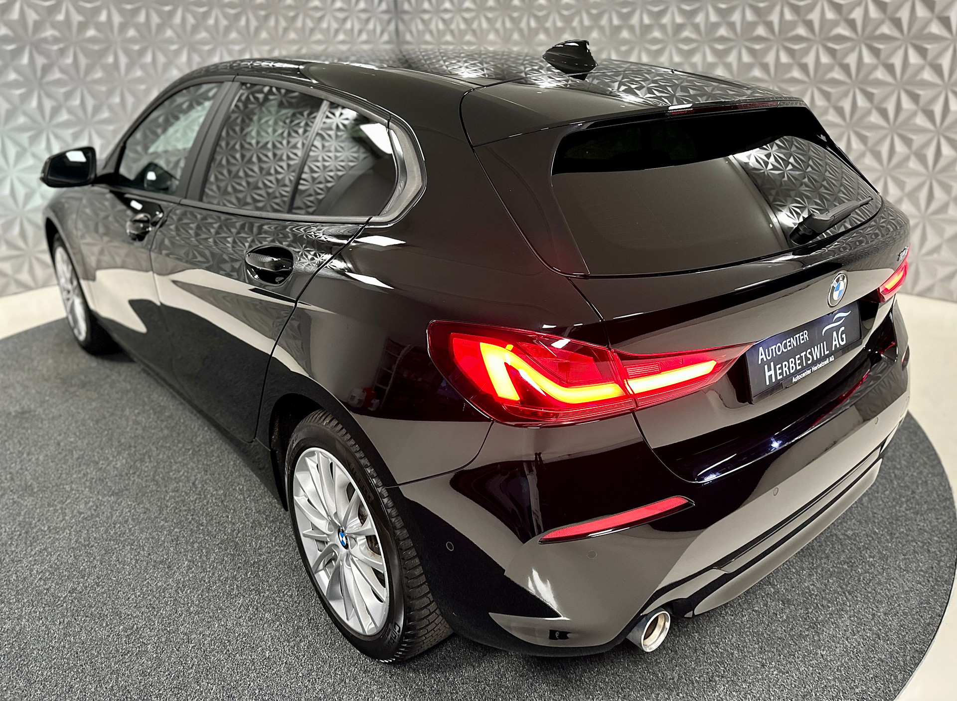 BMW 118i Steptronic-image-9