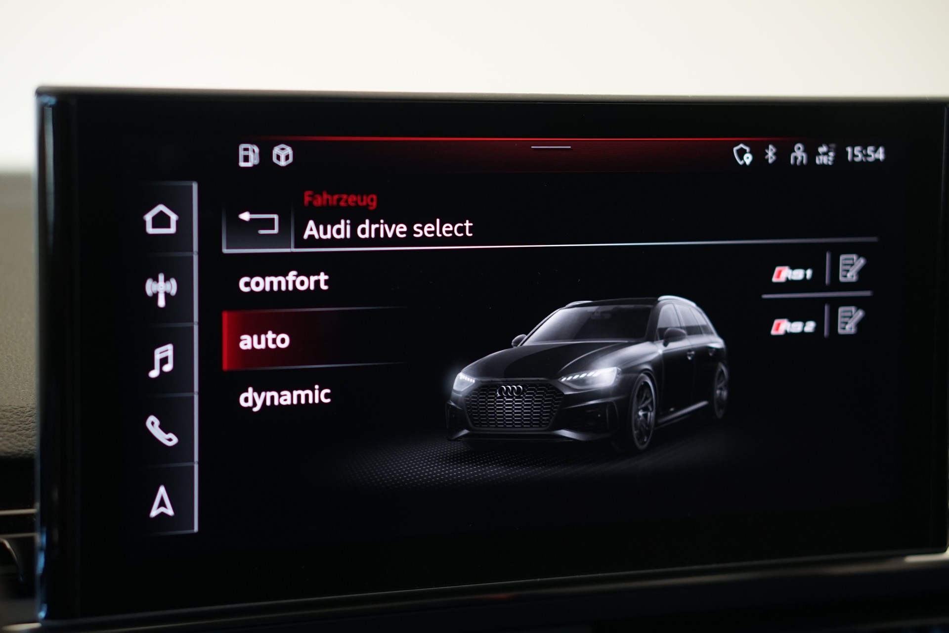 AUDI RS4 Avant quattro tiptronic *Audi exclusive* *Voll-Carbon*-image-25