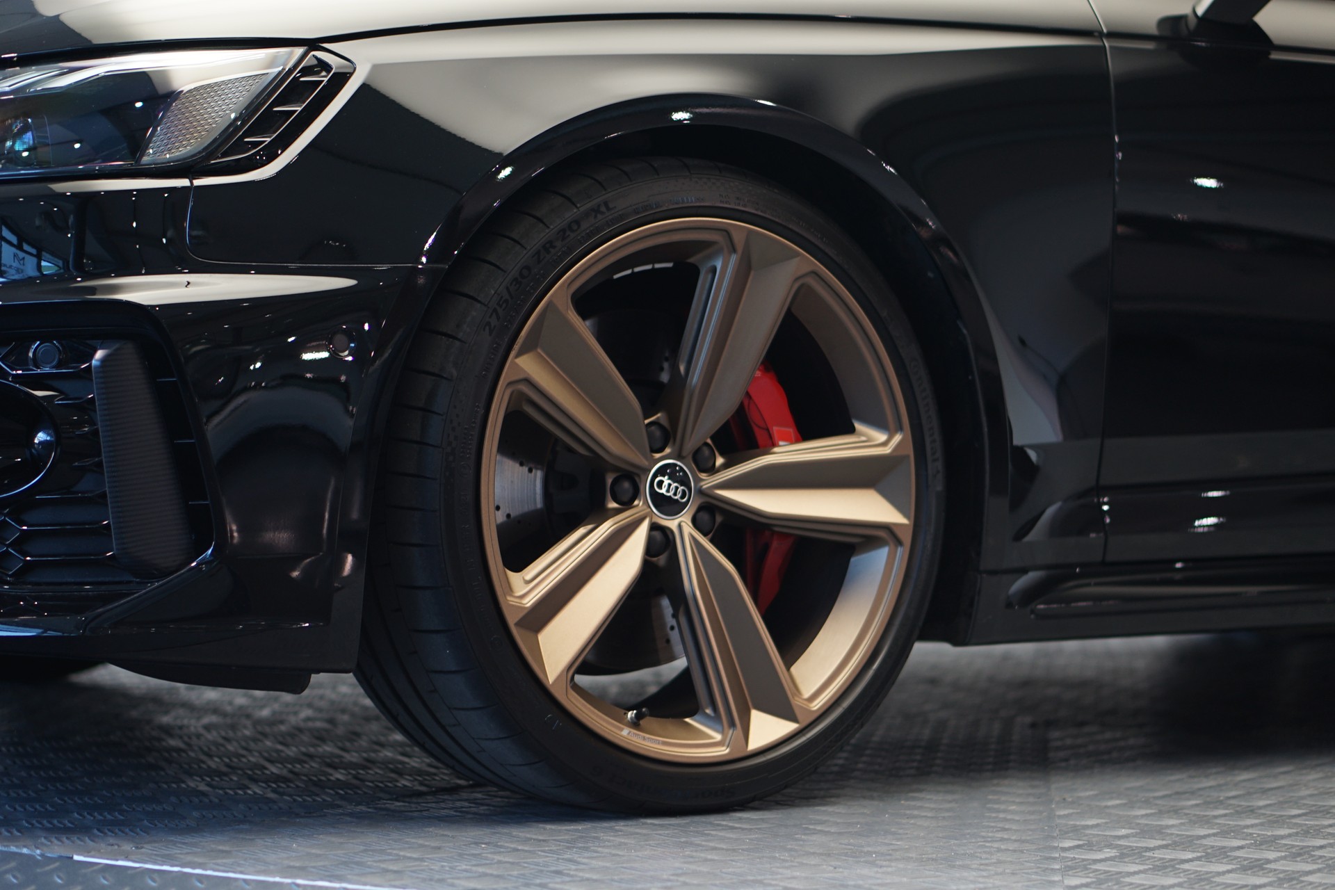 AUDI RS4 Avant quattro tiptronic *Audi exclusive* *Voll-Carbon*-image-13