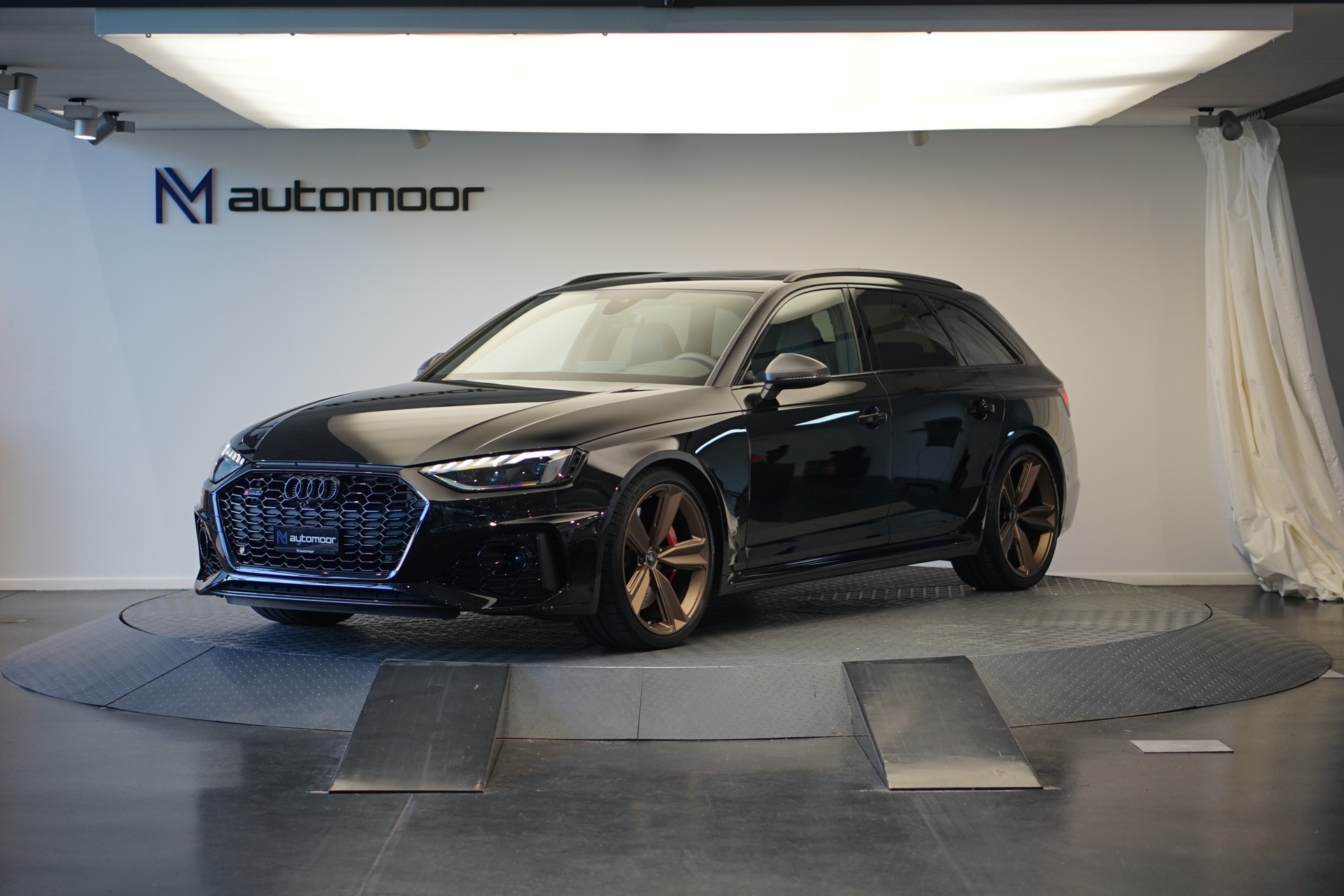 AUDI RS4 Avant quattro tiptronic *Audi exclusive* *Voll-Carbon*