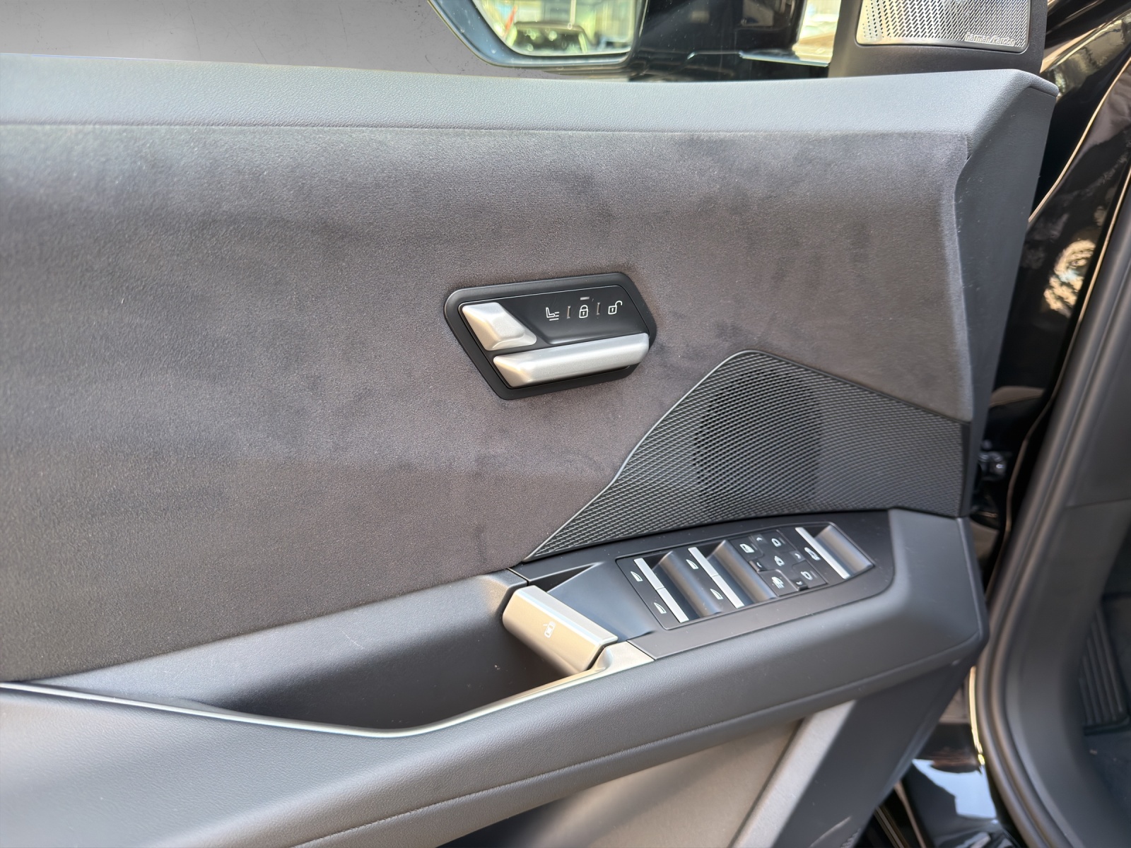 BMW iX3 50 xDrive M Sport-image-13
