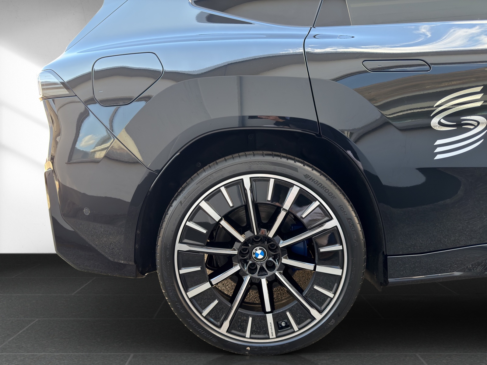 BMW iX3 50 xDrive M Sport-image-9