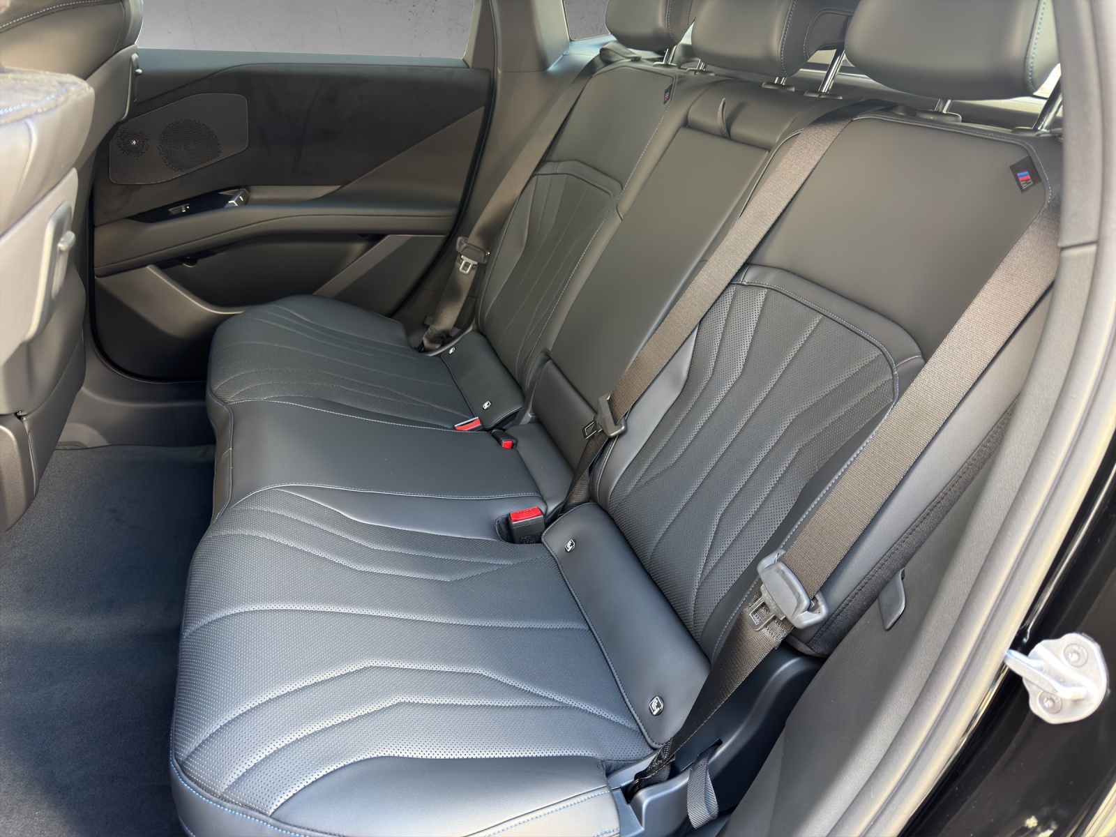 BMW iX3 50 xDrive M Sport-image-15