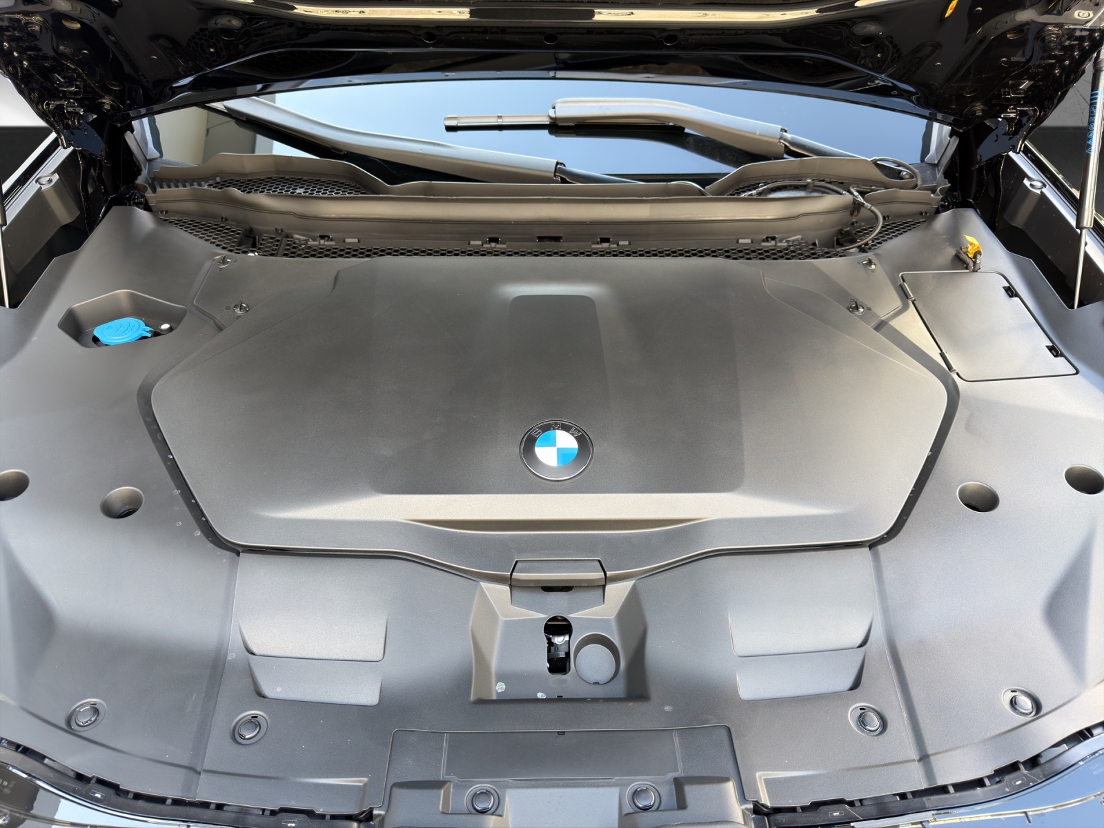 BMW iX3 50 xDrive M Sport-image-16