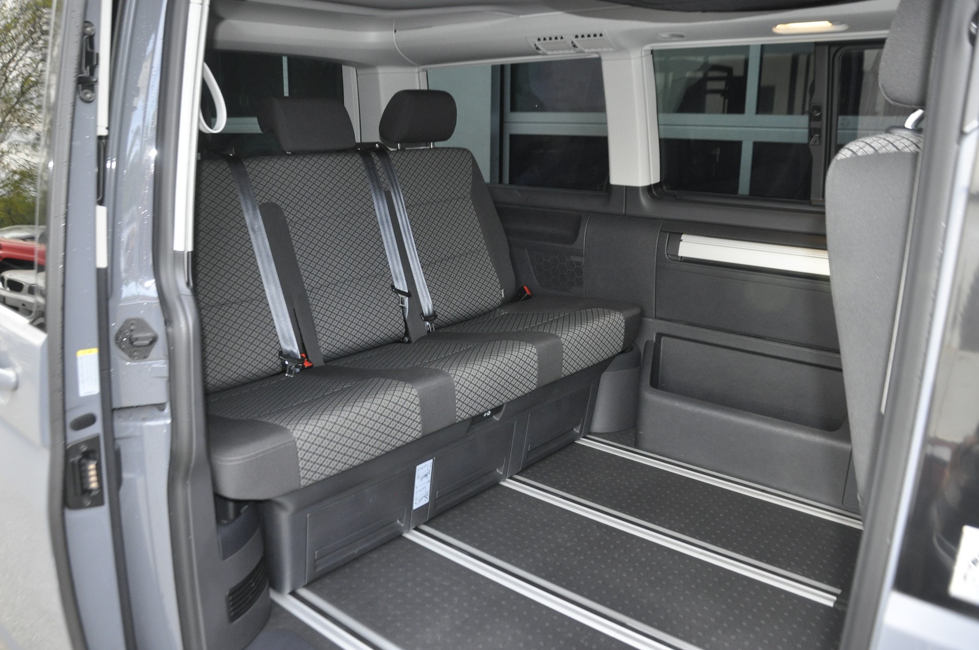 VW T6.1 California 2.0 TDI Beach Edition Spirit 4Motion DSG I Anhängerkupplung-image-7