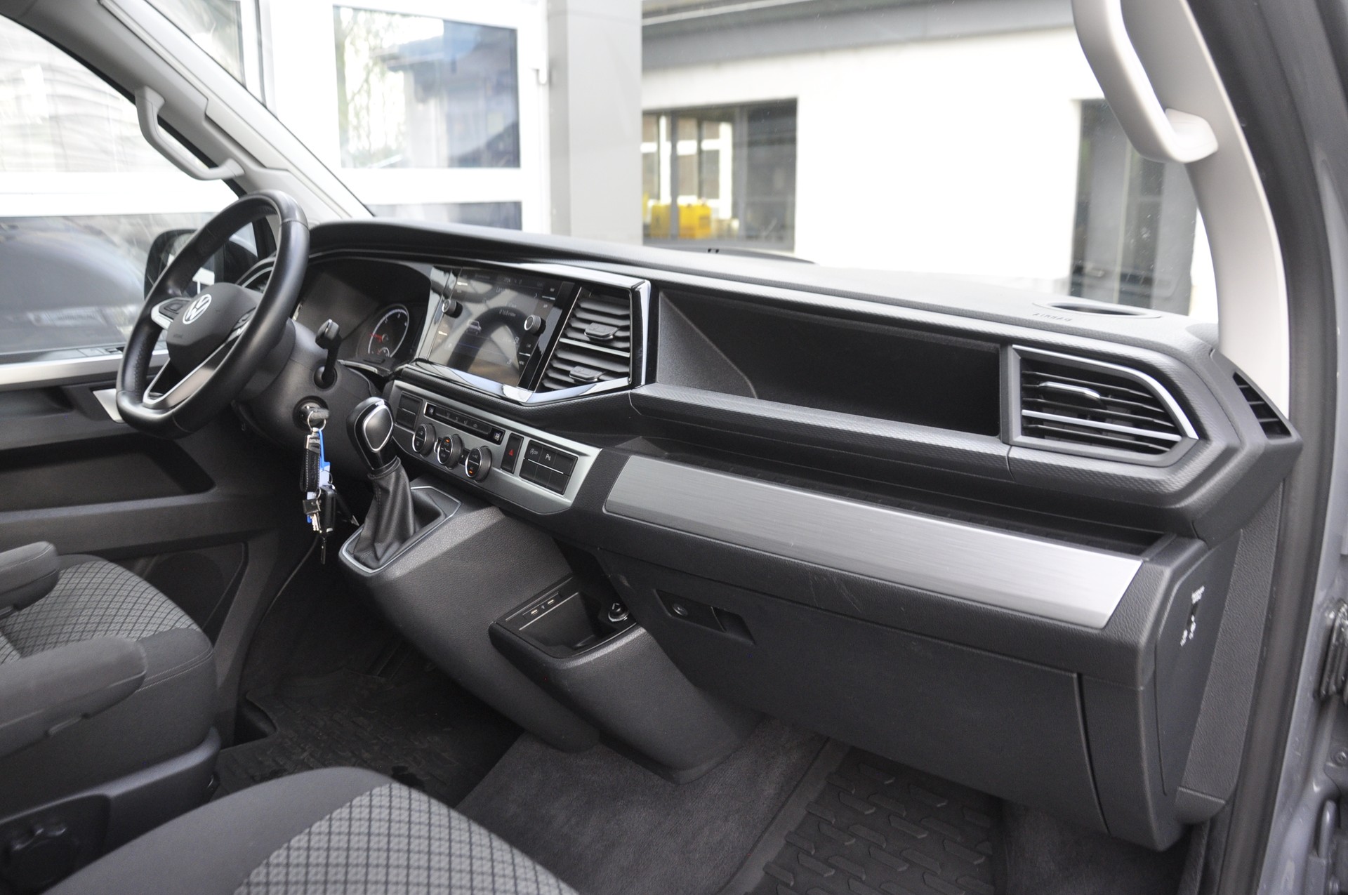 VW T6.1 California 2.0 TDI Beach Edition Spirit 4Motion DSG I Anhängerkupplung-image-5