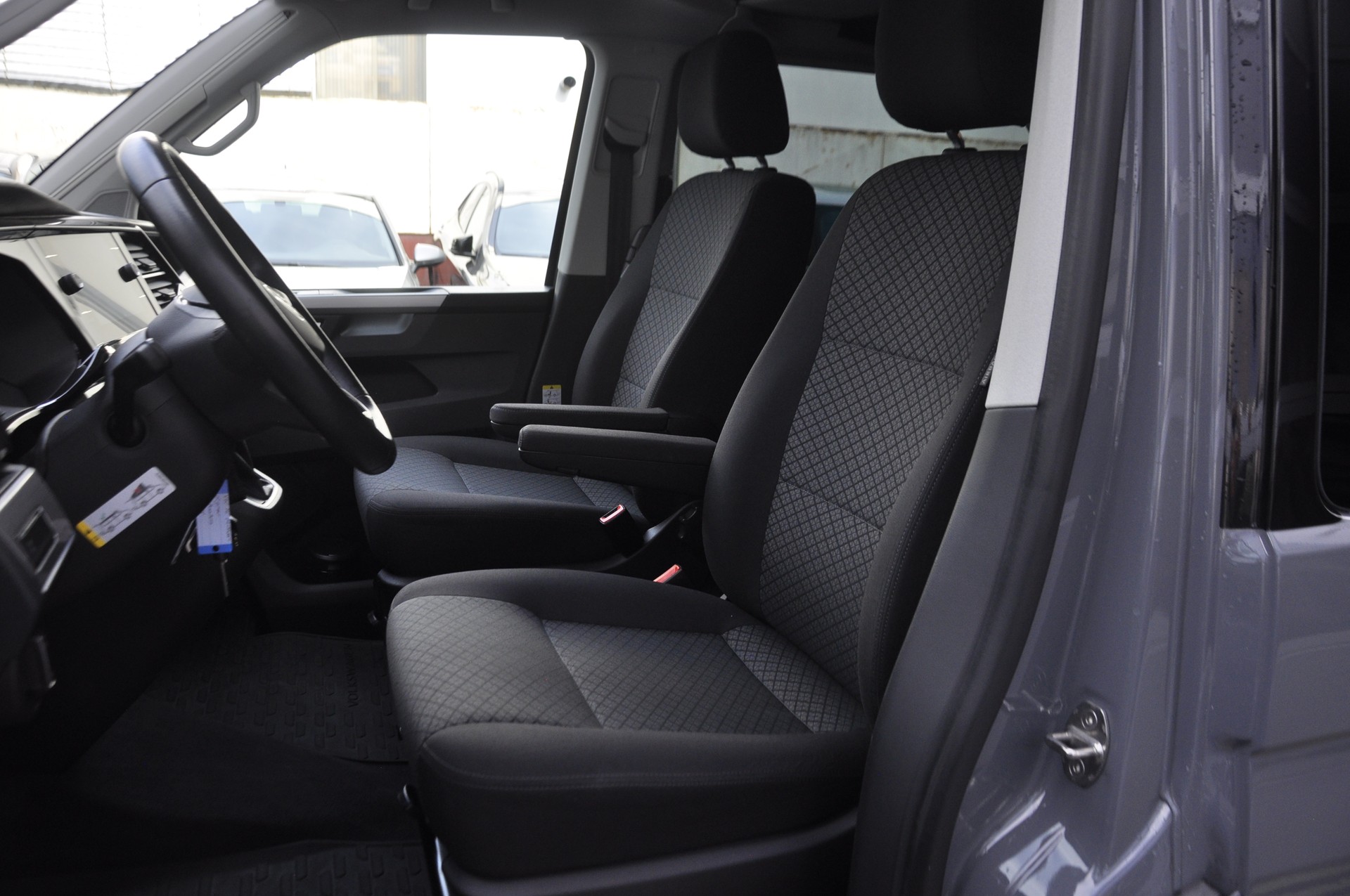 VW T6.1 California 2.0 TDI Beach Edition Spirit 4Motion DSG I Anhängerkupplung-image-3