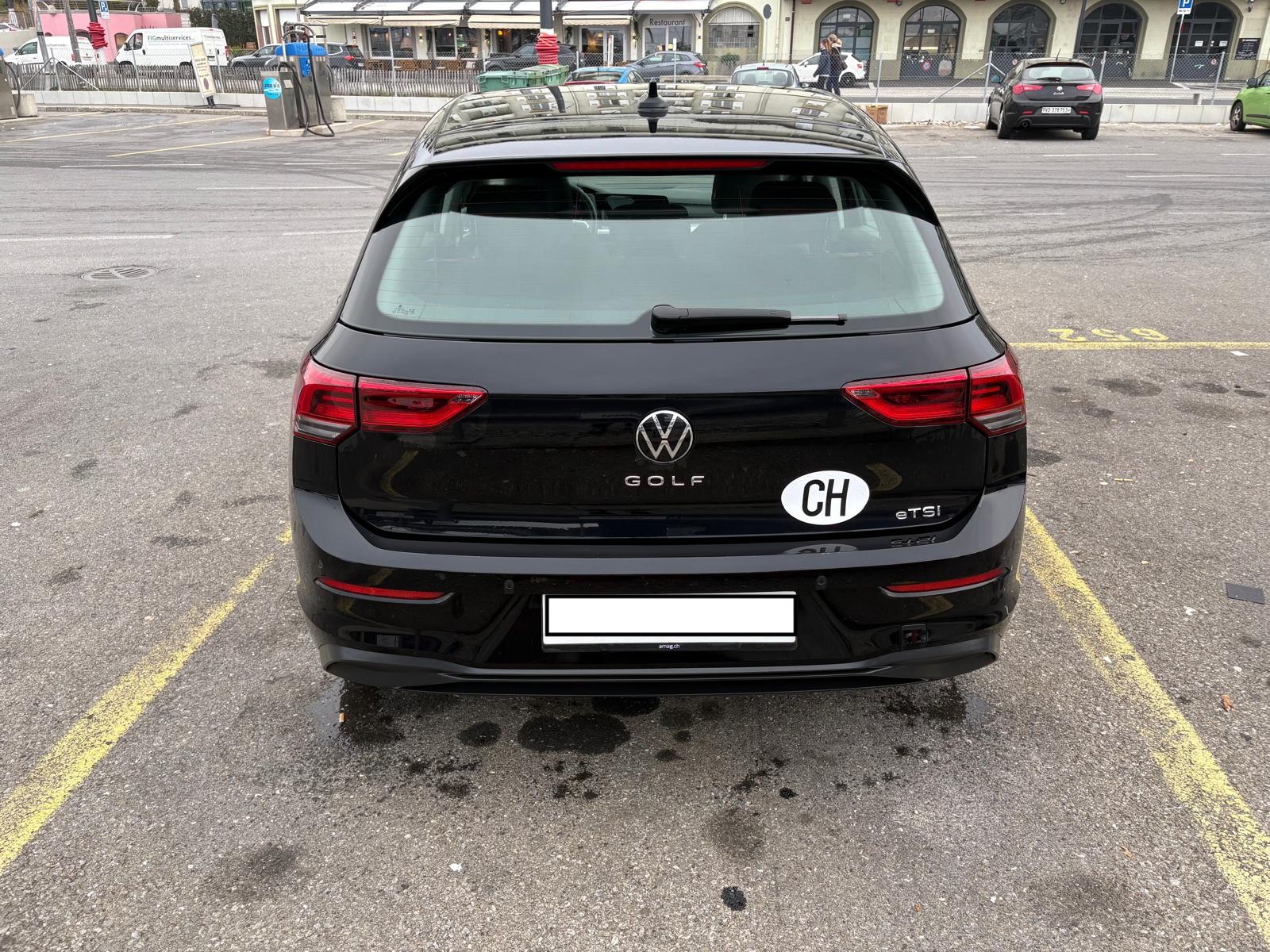 VW Golf 1.0 eTSI mHEV ACTLife DSG-image-2