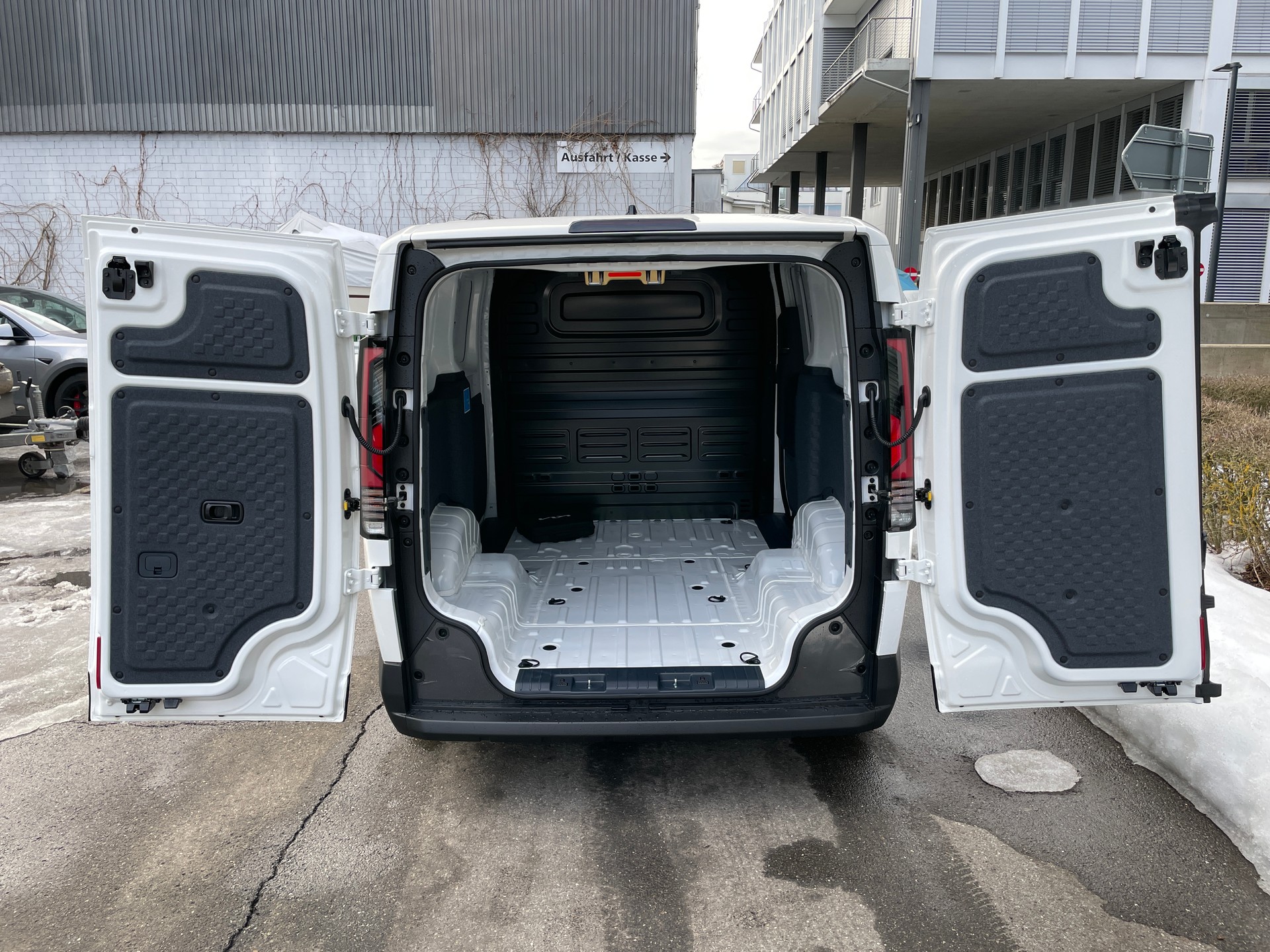 KIA PV5 Cargo 71.2 kWh Elite, Schiebetüre rechts-image-6