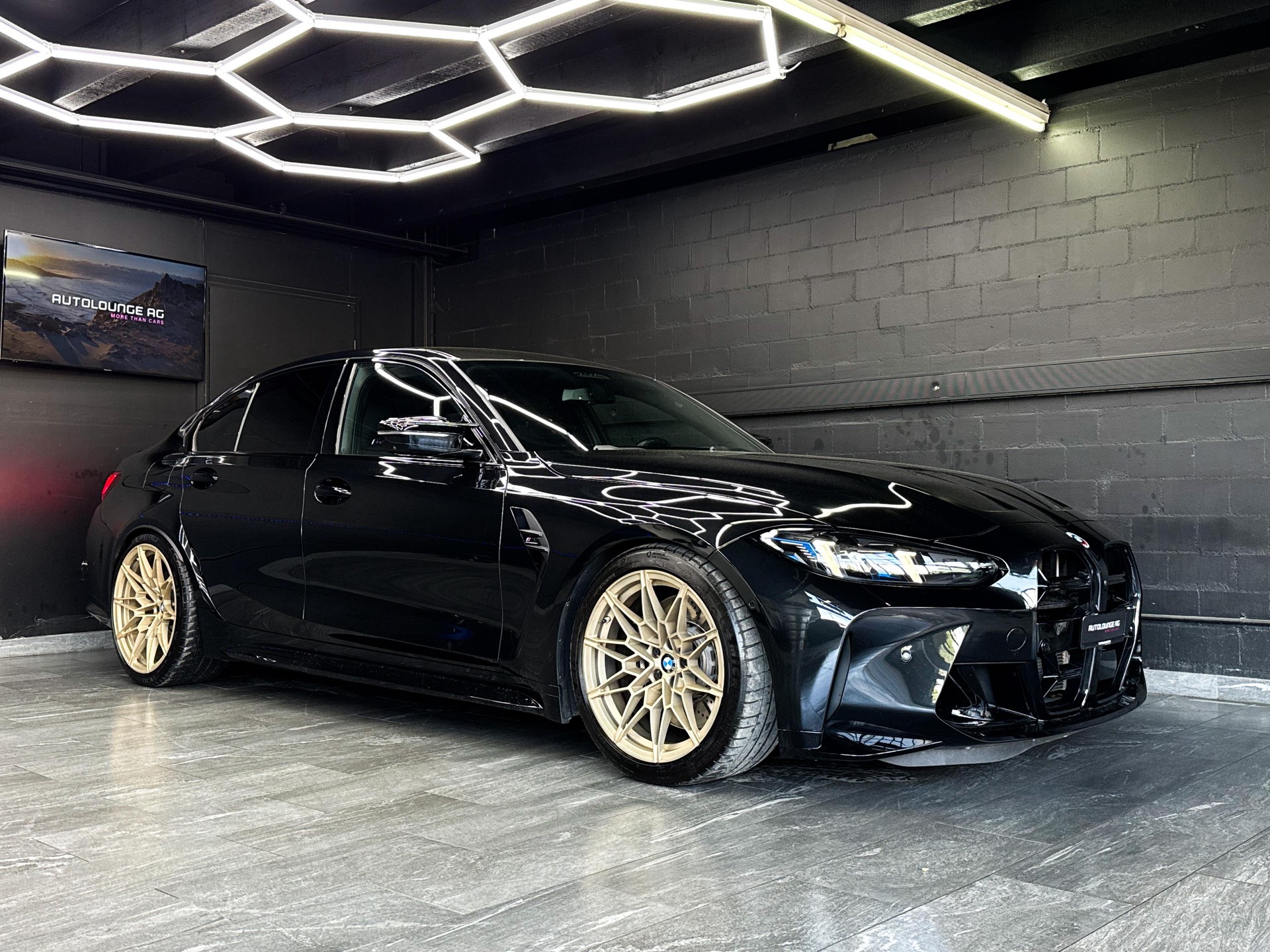 BMW M3 Competition M xDrive-showroom-element-1