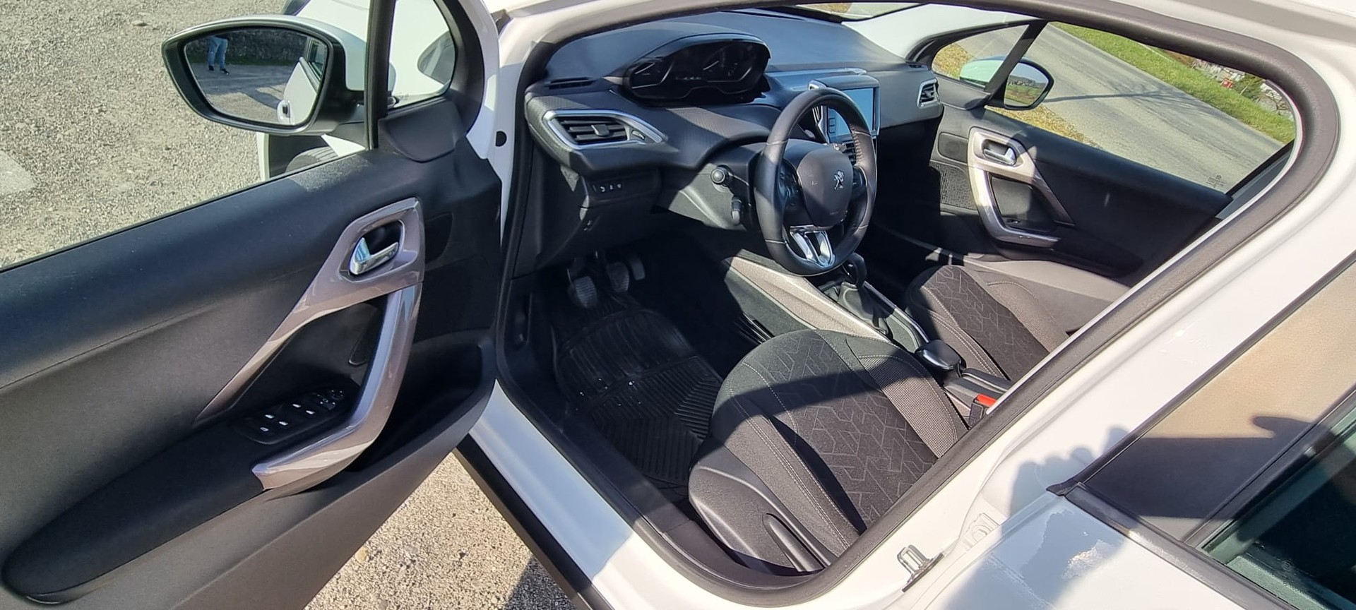 PEUGEOT 2008 1.2 PureTech Active-image-5