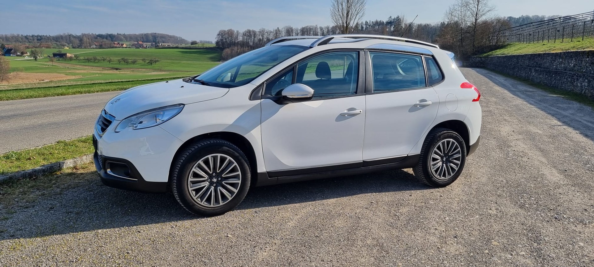 PEUGEOT 2008 1.2 PureTech Active-image-0