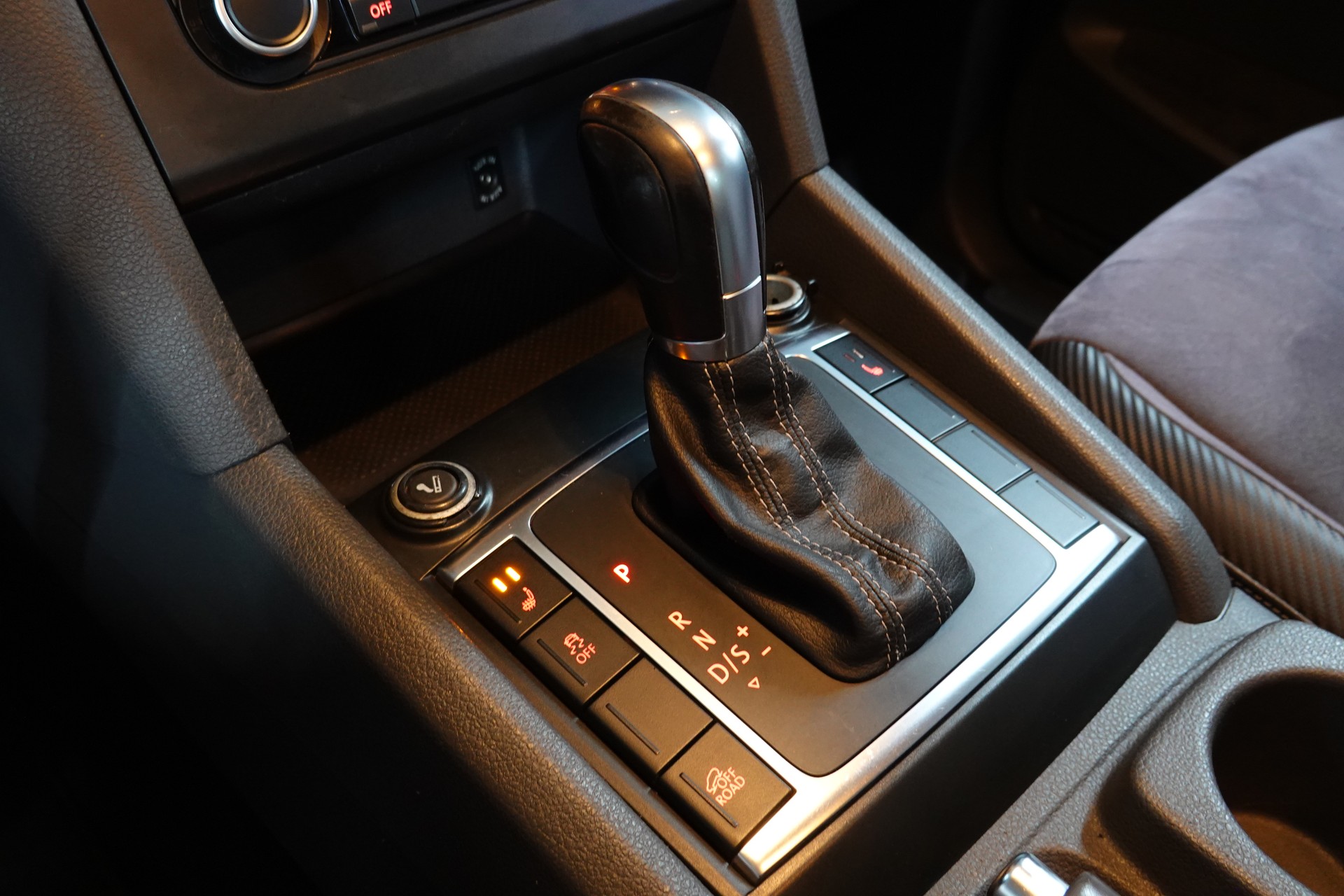 VW AMAROK 2.0 BiTDI ULTIMATE WHITE 4-MOTION PICK-UP 3200kg AHL-image-26
