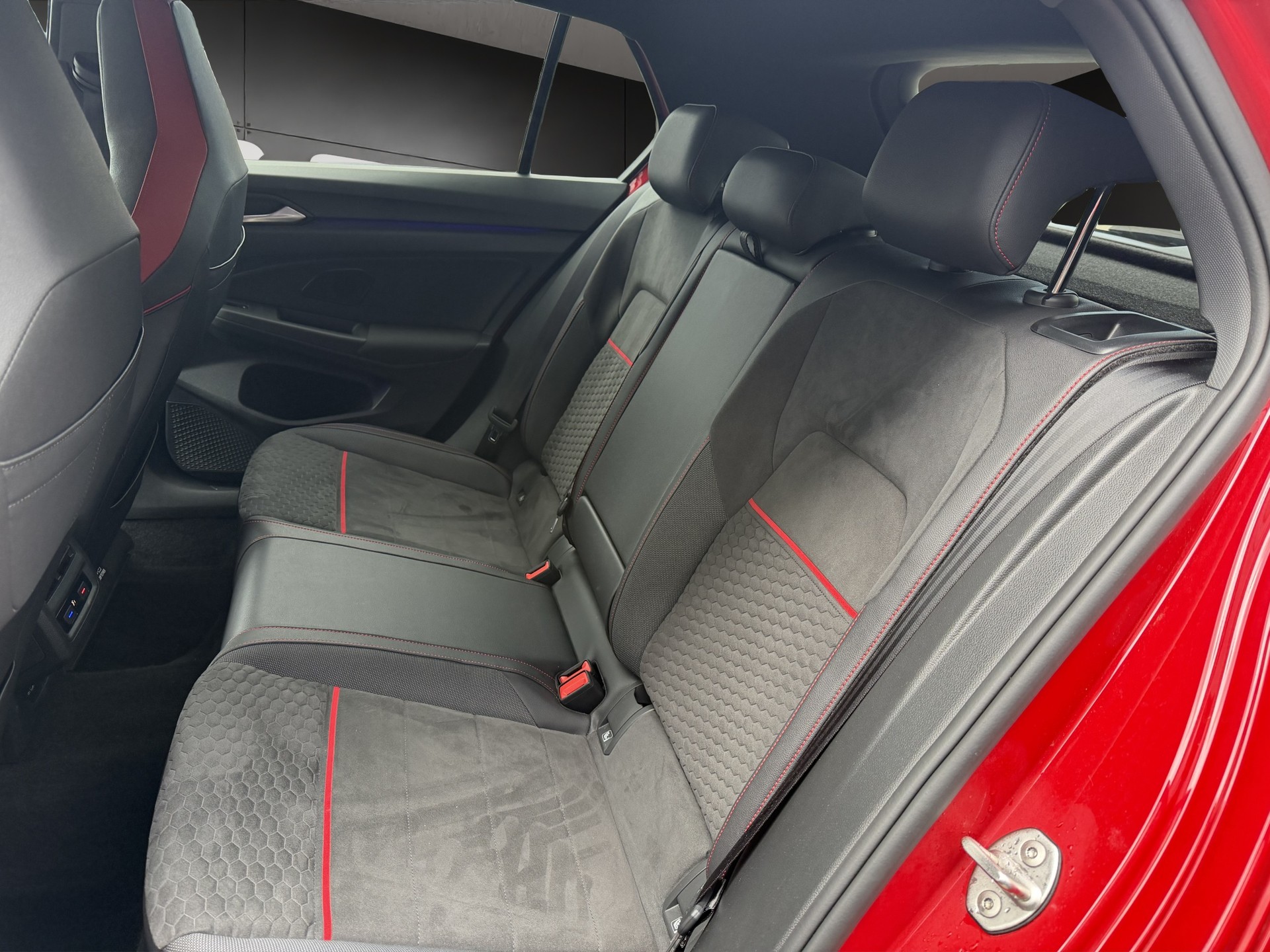 VW Golf 2.0 TSI GTI Clubsport DSG-image-9