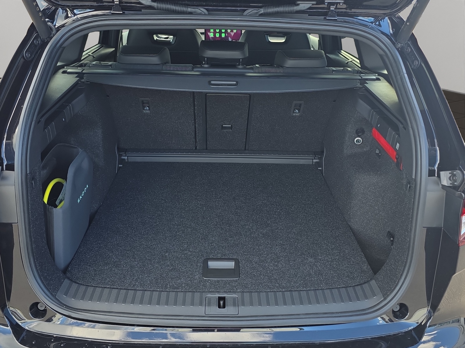 SKODA Enyaq 4x4 RS-image-5