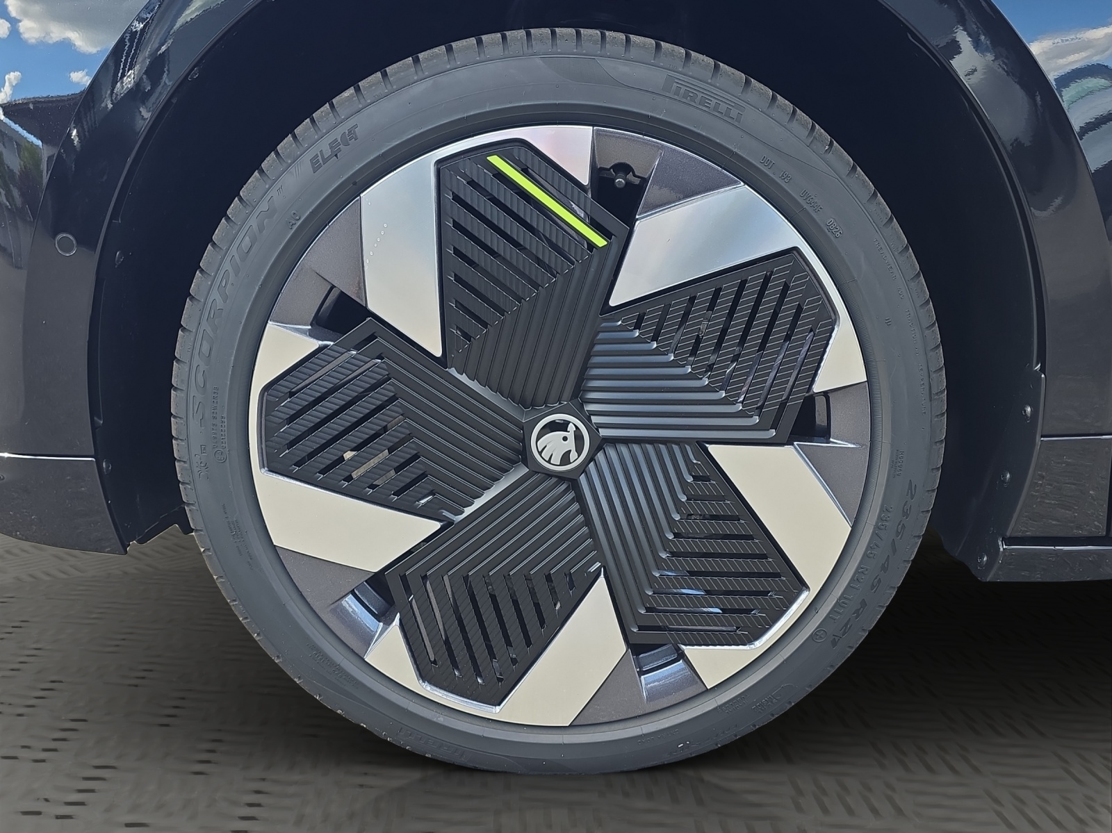 SKODA Enyaq 4x4 RS-image-6