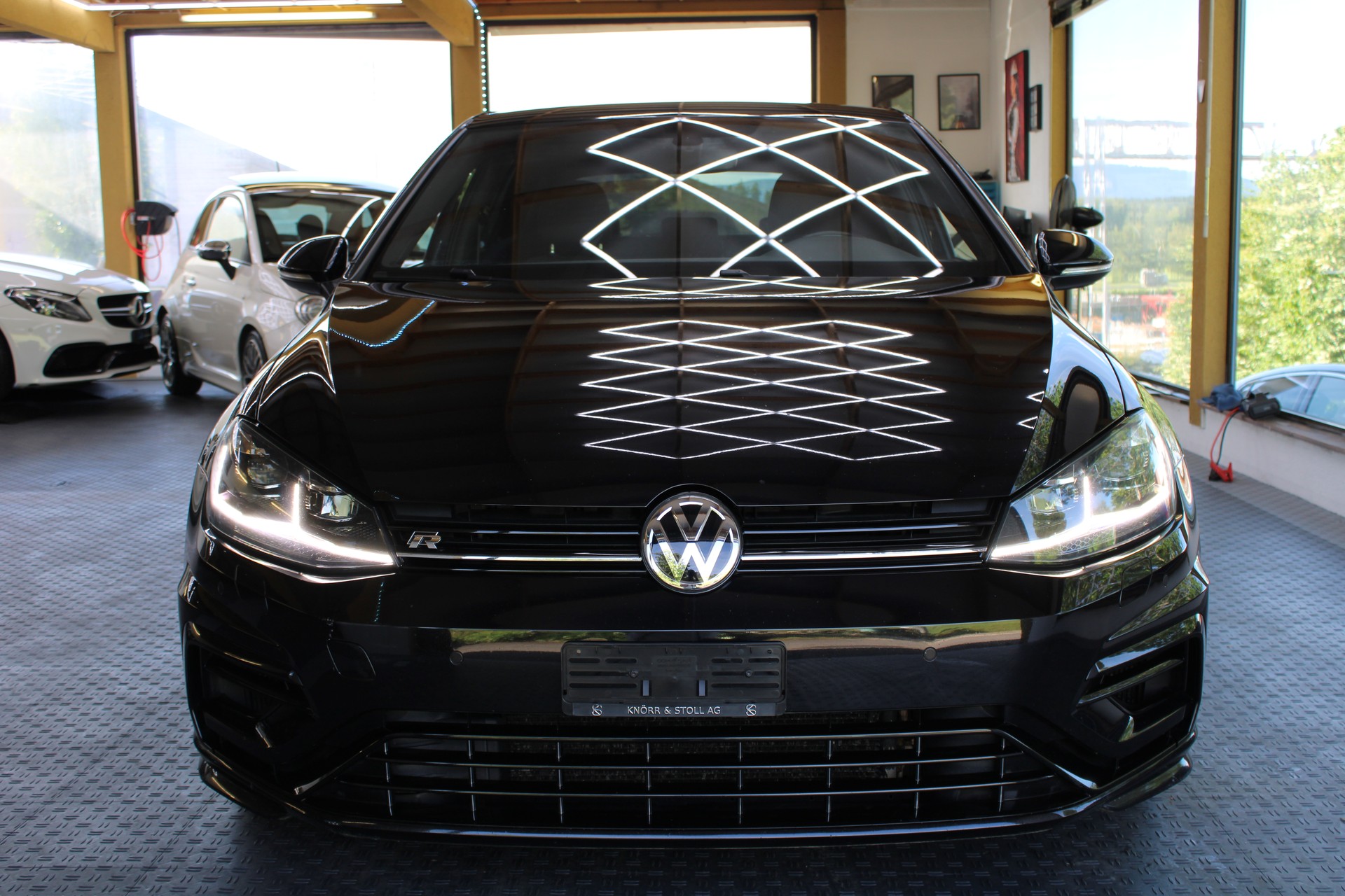 VW Golf 2.0 TSI R 4Motion DSG-image-2