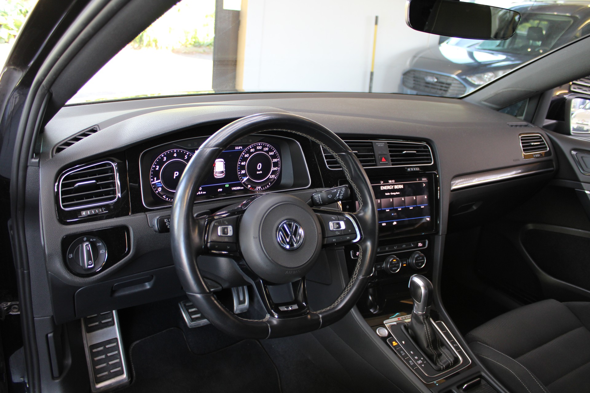 VW Golf 2.0 TSI R 4Motion DSG-image-7