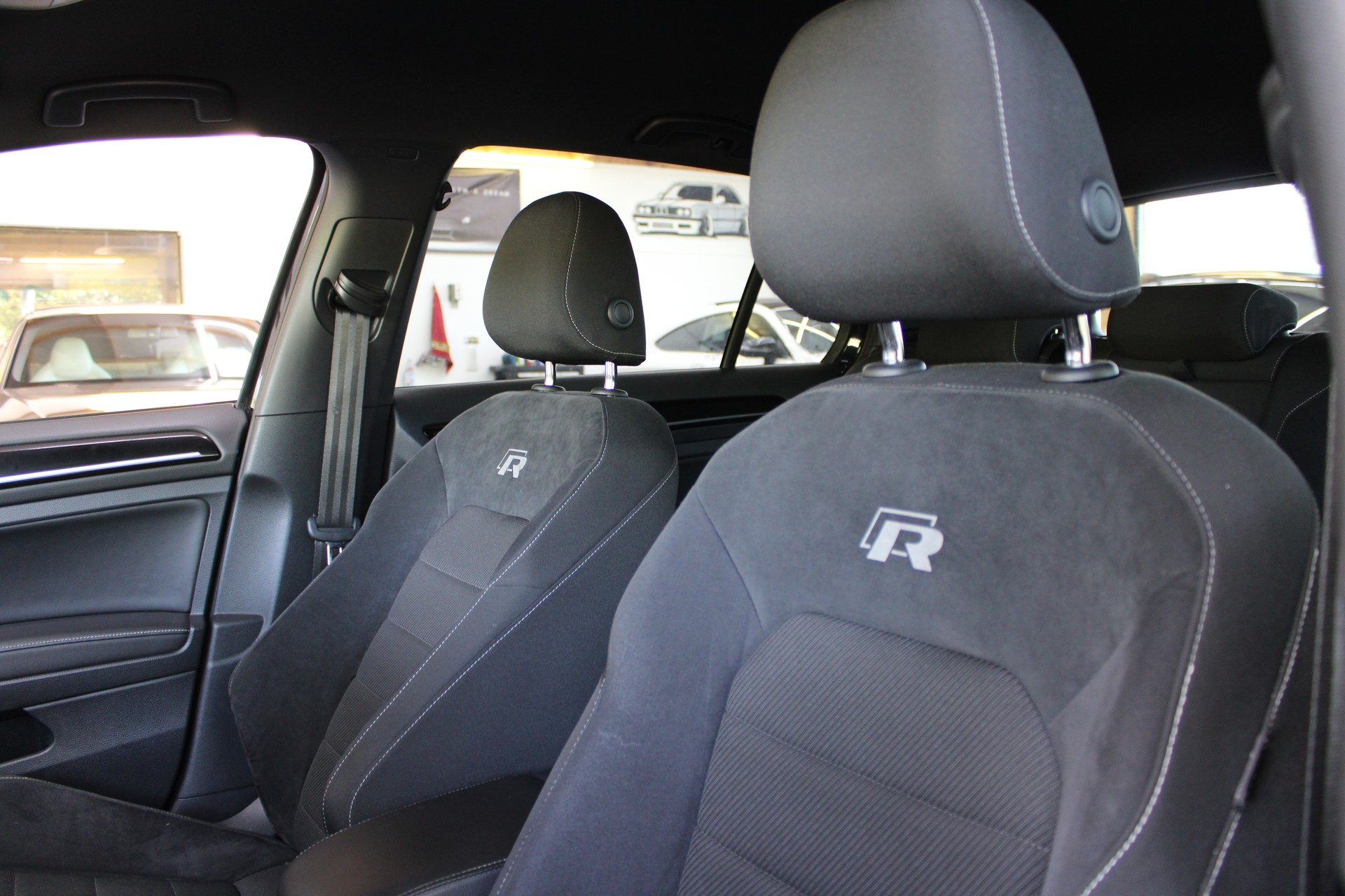 VW Golf 2.0 TSI R 4Motion DSG-image-10