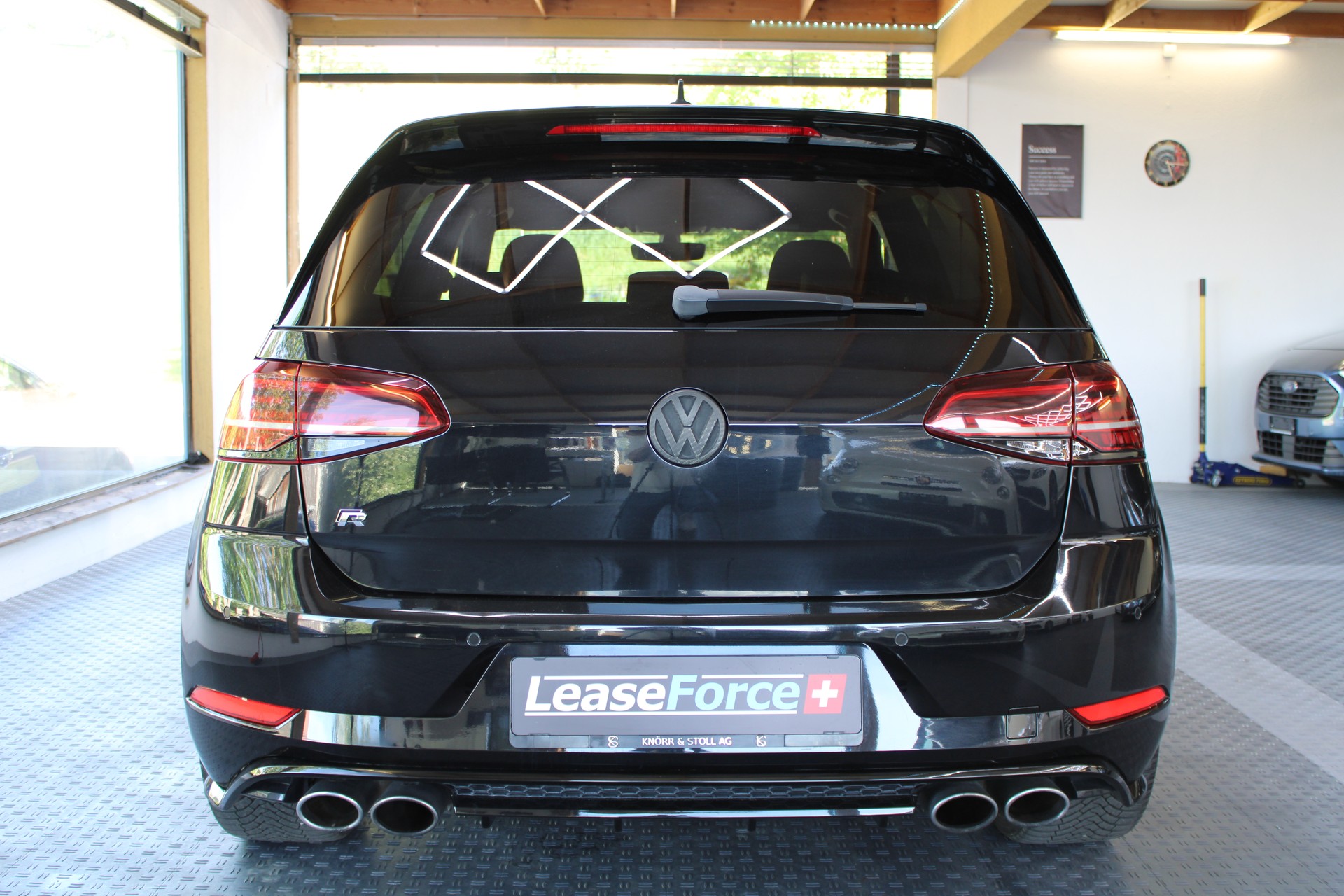 VW Golf 2.0 TSI R 4Motion DSG-image-4