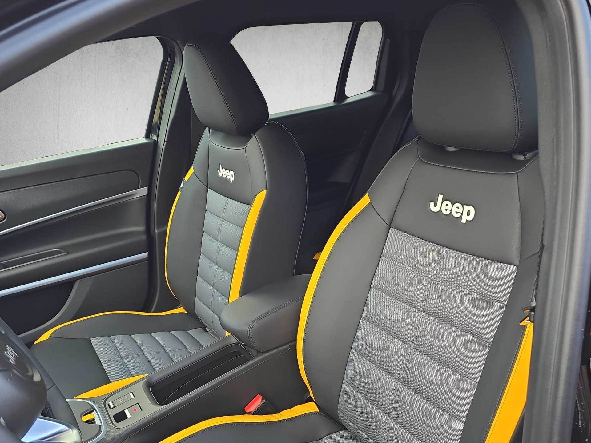 JEEP Avenger 1.2 MHEV The North Face 4xe-image-9