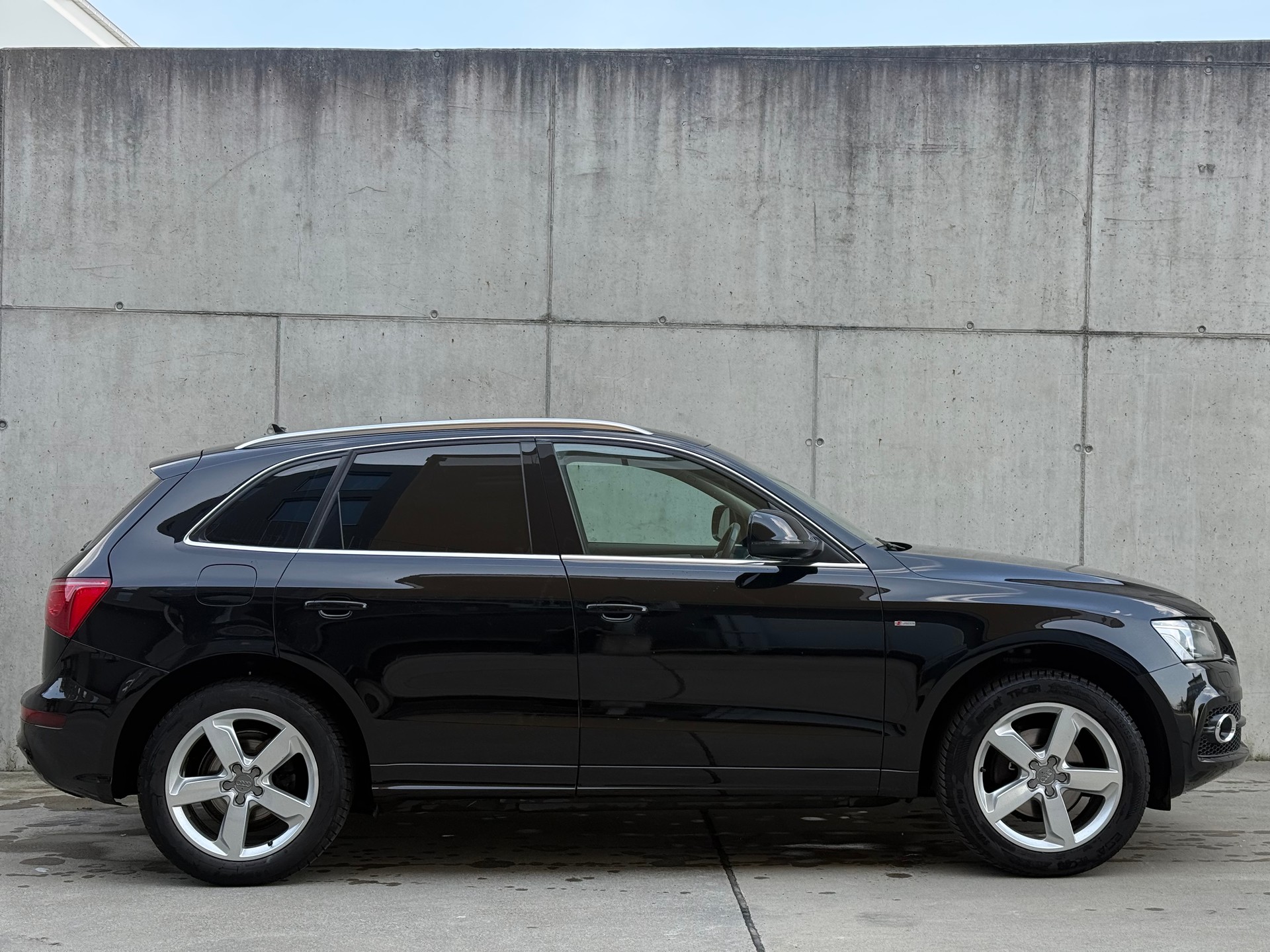 AUDI Q5 2.0 TDI quattro S-tronic-image-5
