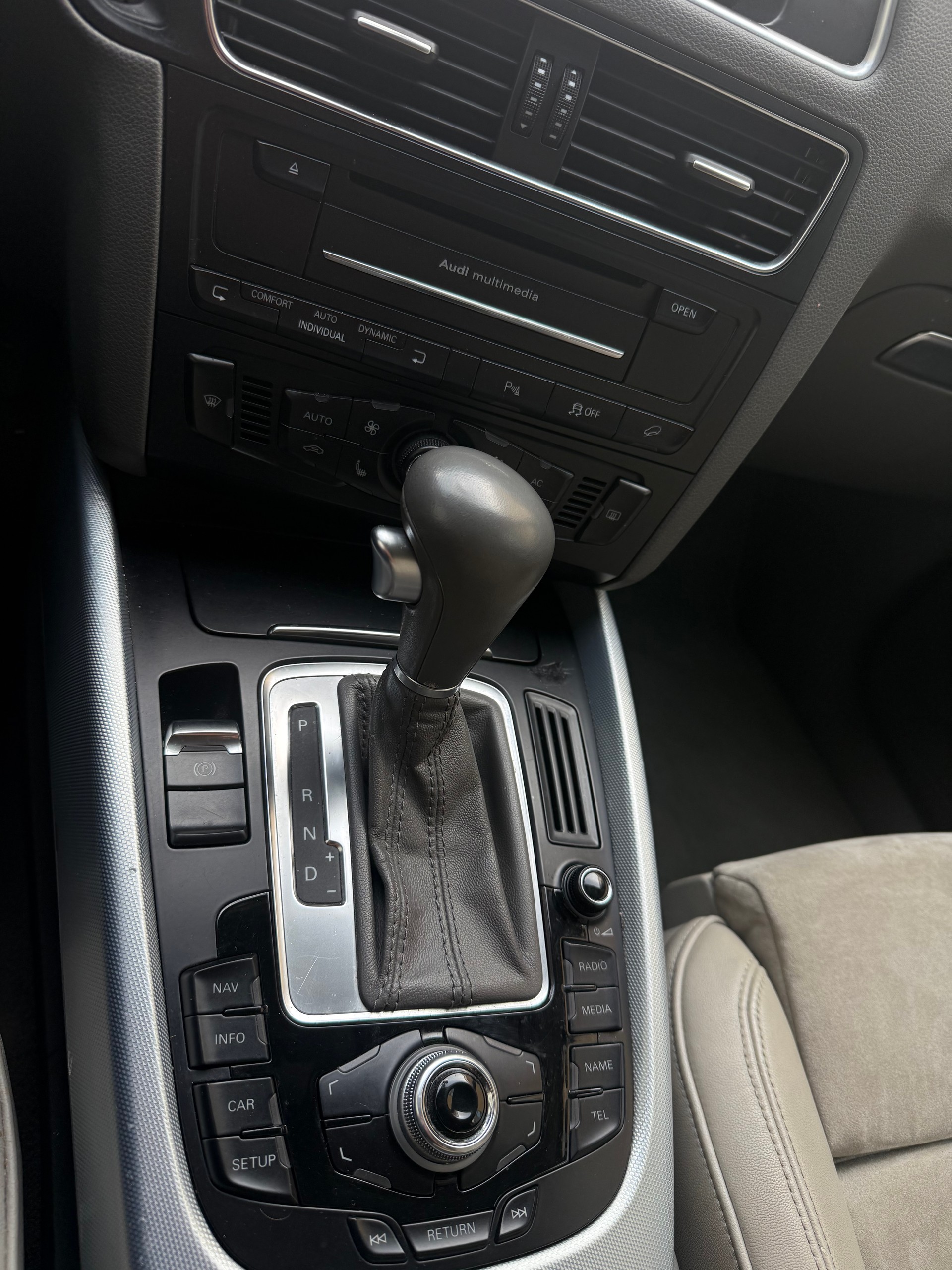 AUDI Q5 2.0 TDI quattro S-tronic-image-9