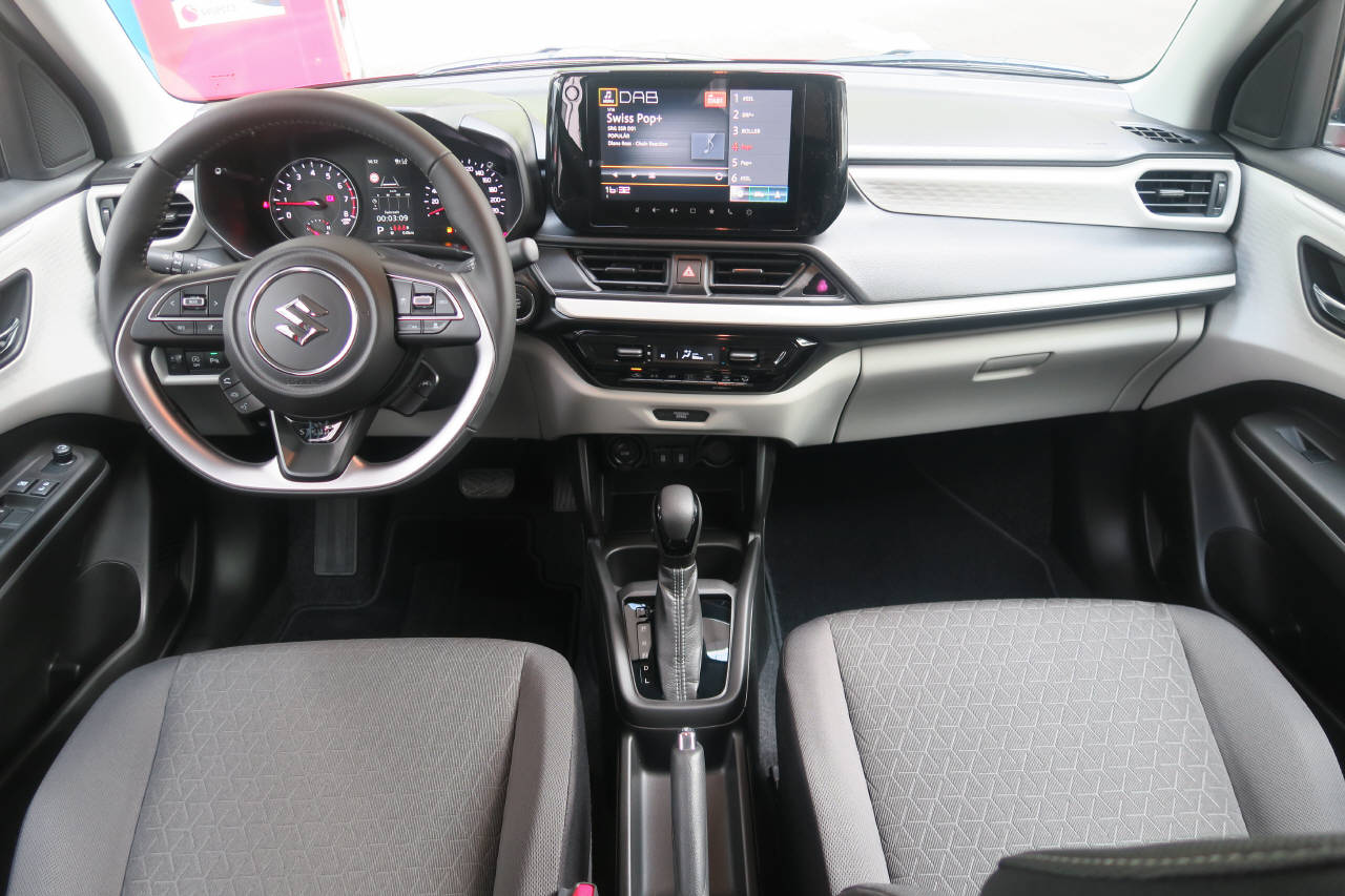 SUZUKI Swift 1.2 Sakura Hybrid CVT-image-4