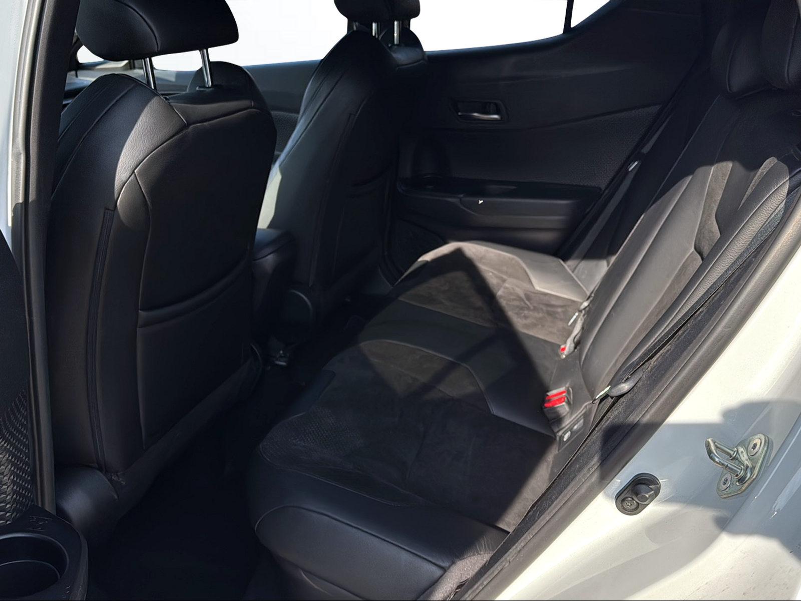 TOYOTA C-HR 2.0 VVTi HSD Move-image-9