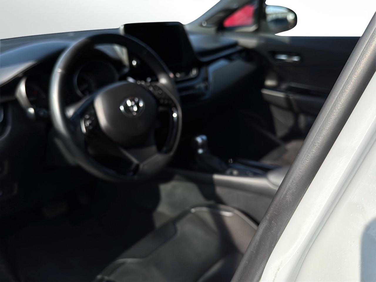 TOYOTA C-HR 2.0 VVTi HSD Move-image-7